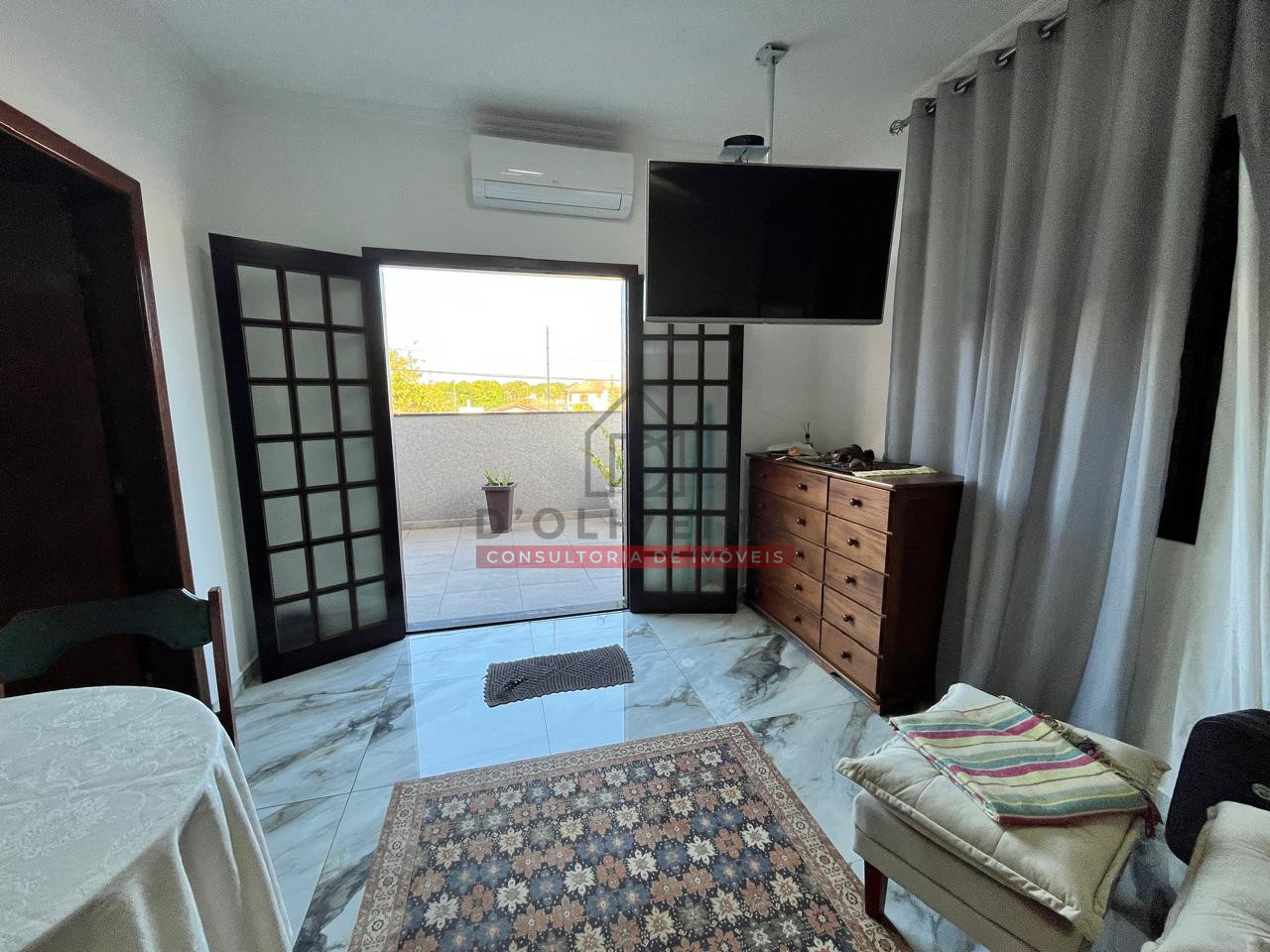 Sobrado a 800 metros da praia com 5 quartos no Centro de Peruíbe- Peruíbe - SP