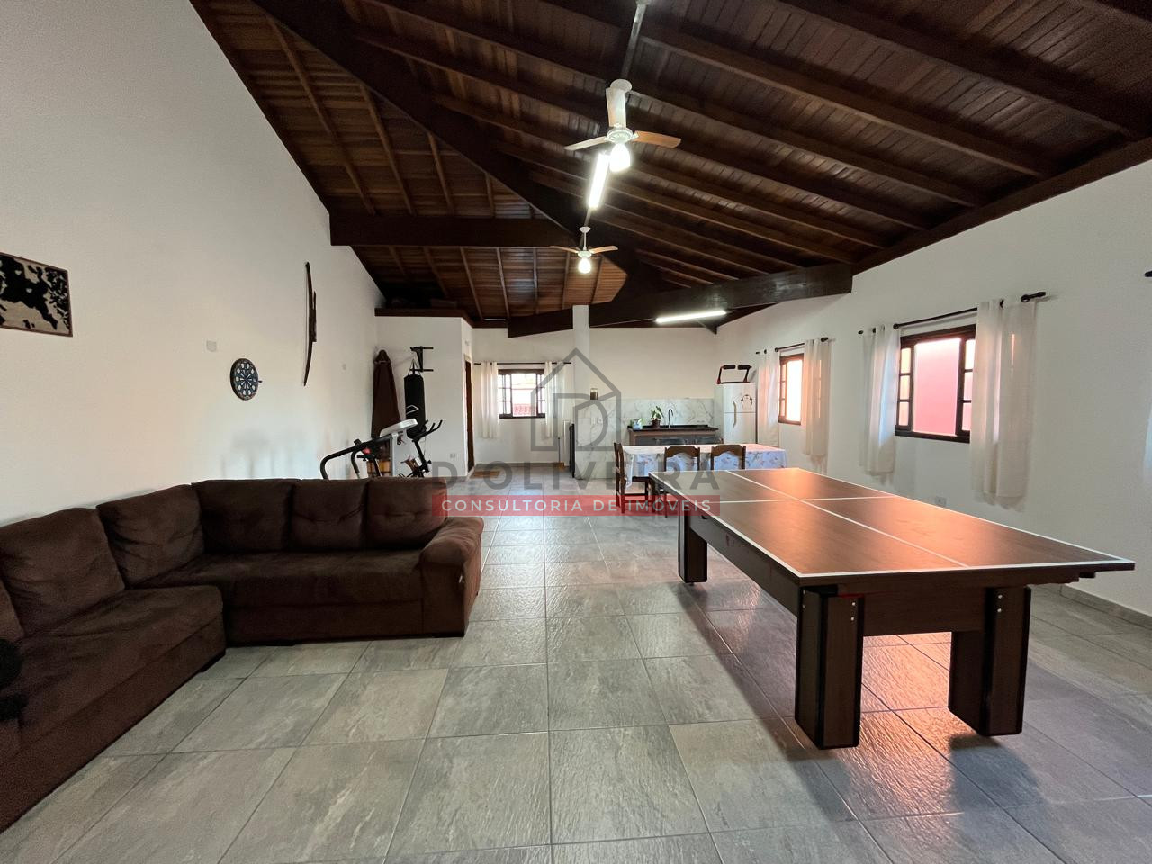 Sobrado a 800 metros da praia com 5 quartos no Centro de Peruíbe- Peruíbe - SP