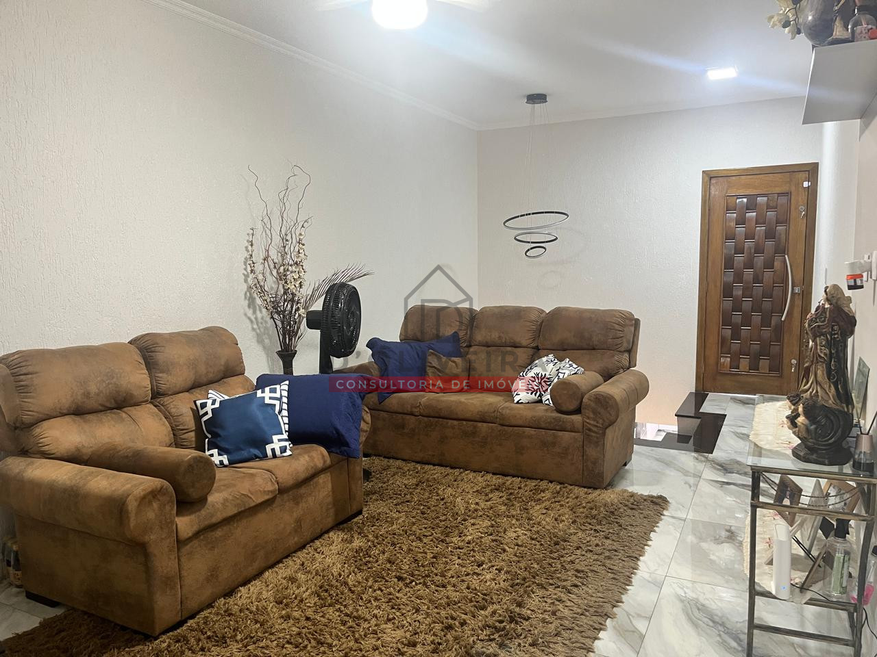 Sobrado a 800 metros da praia com 5 quartos no Centro de Peruíbe- Peruíbe - SP