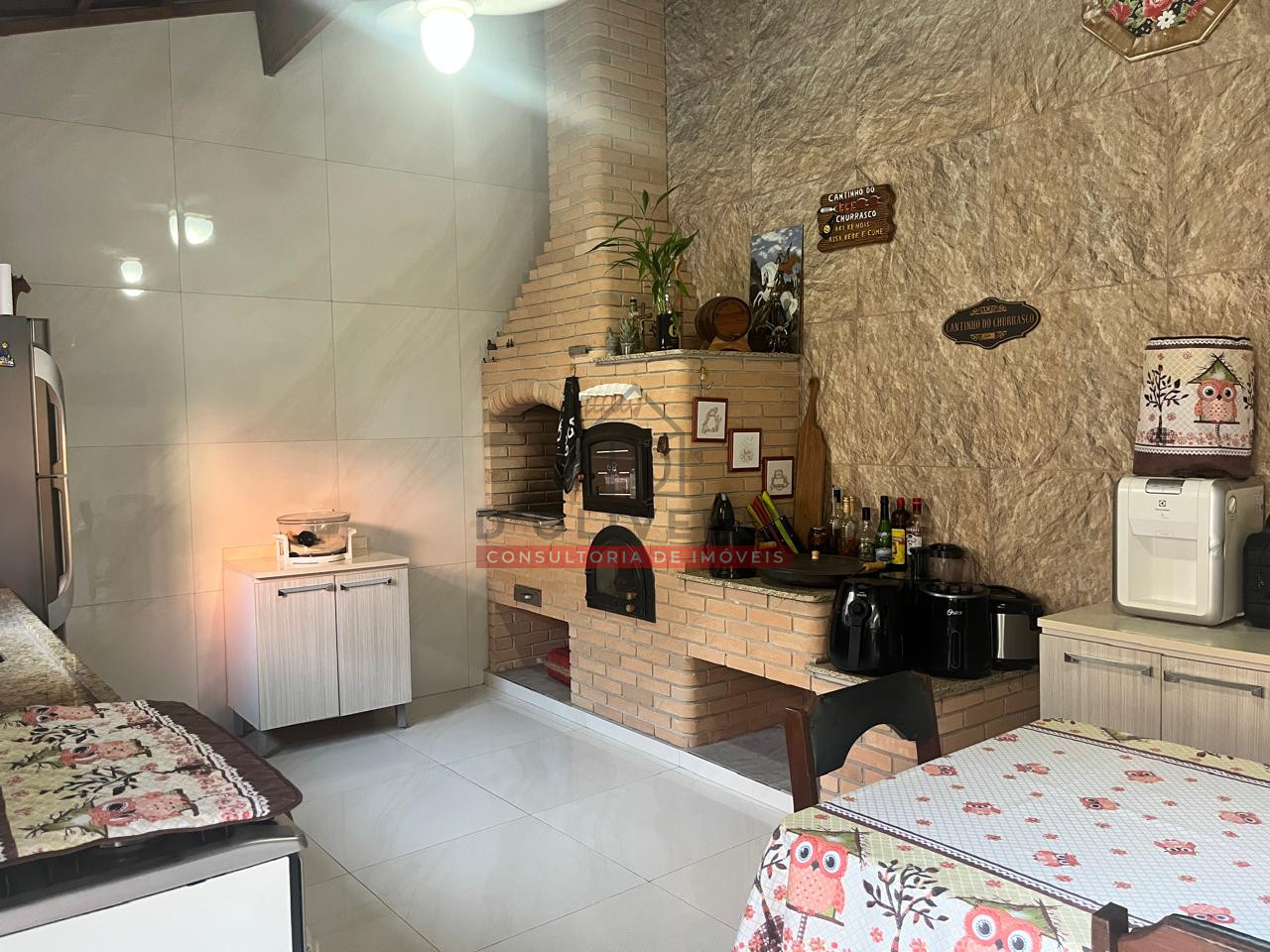 Sobrado a 800 metros da praia com 5 quartos no Centro de Peruíbe- Peruíbe - SP