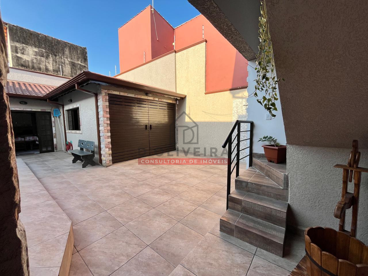 Sobrado a 800 metros da praia com 5 quartos no Centro de Peruíbe- Peruíbe - SP