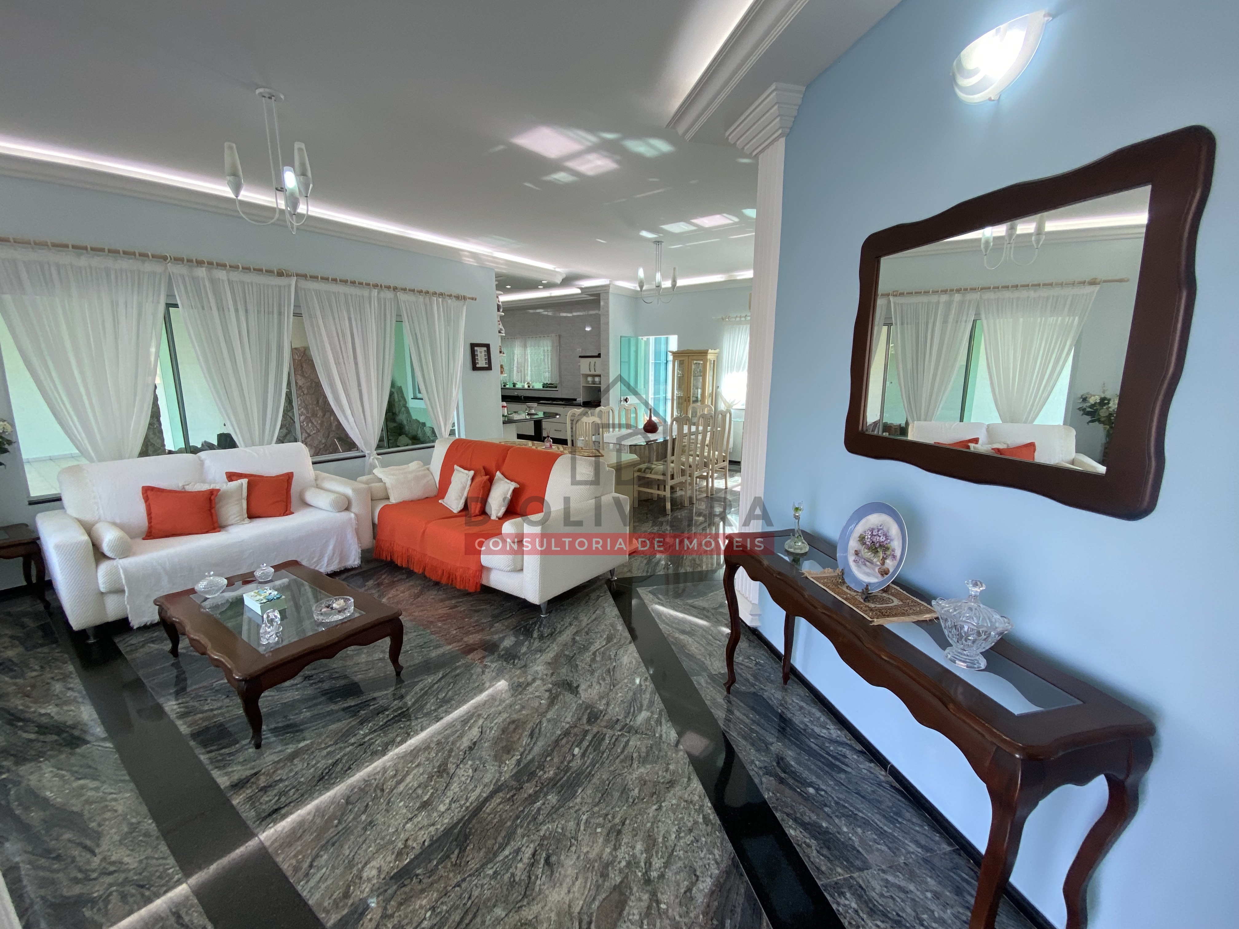 Casa térrea com 3 suítes à venda no condomínio Bougainvillée III - Peruíbe - SP