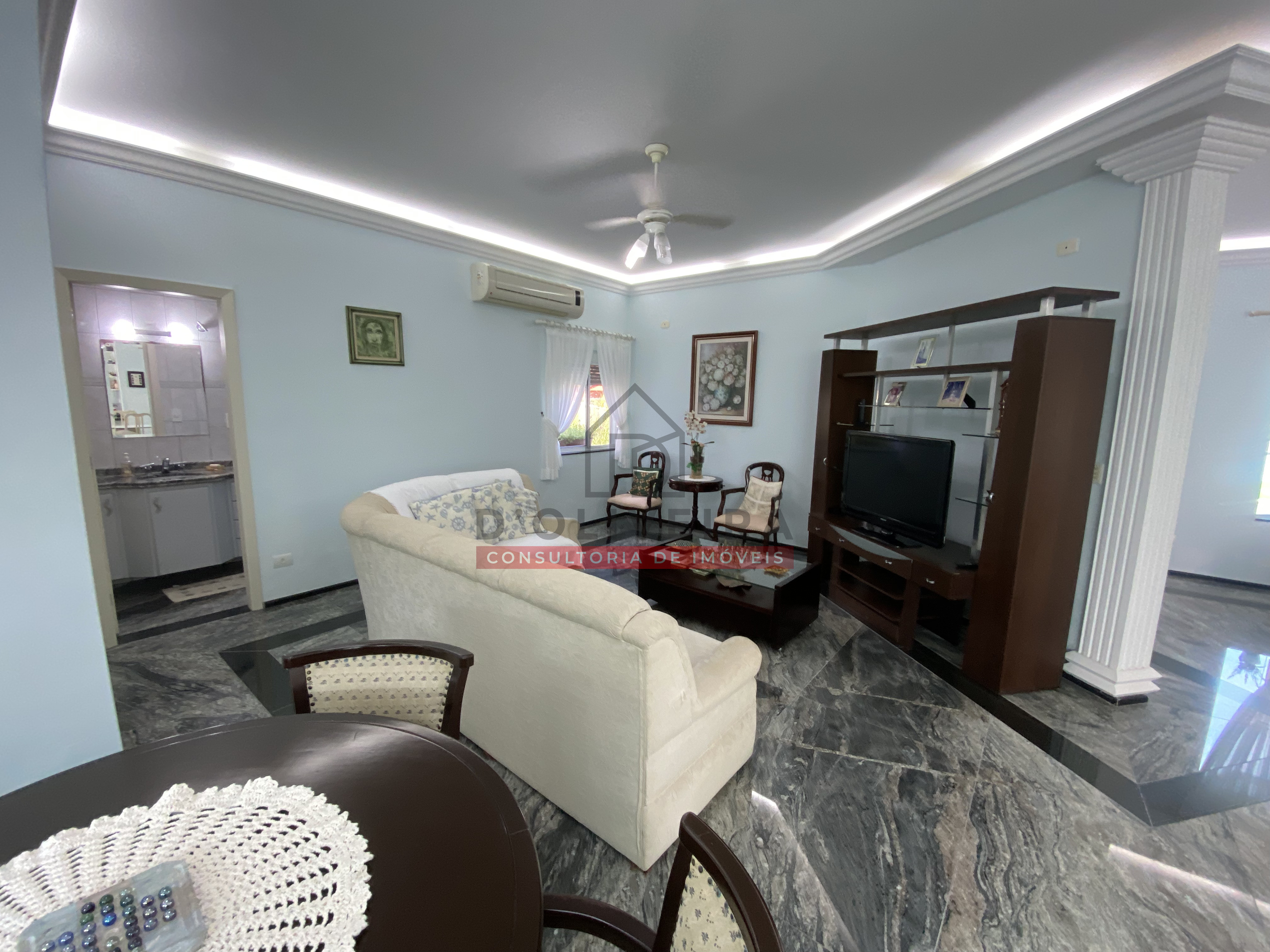 Casa térrea com 3 suítes à venda no condomínio Bougainvillée III - Peruíbe - SP