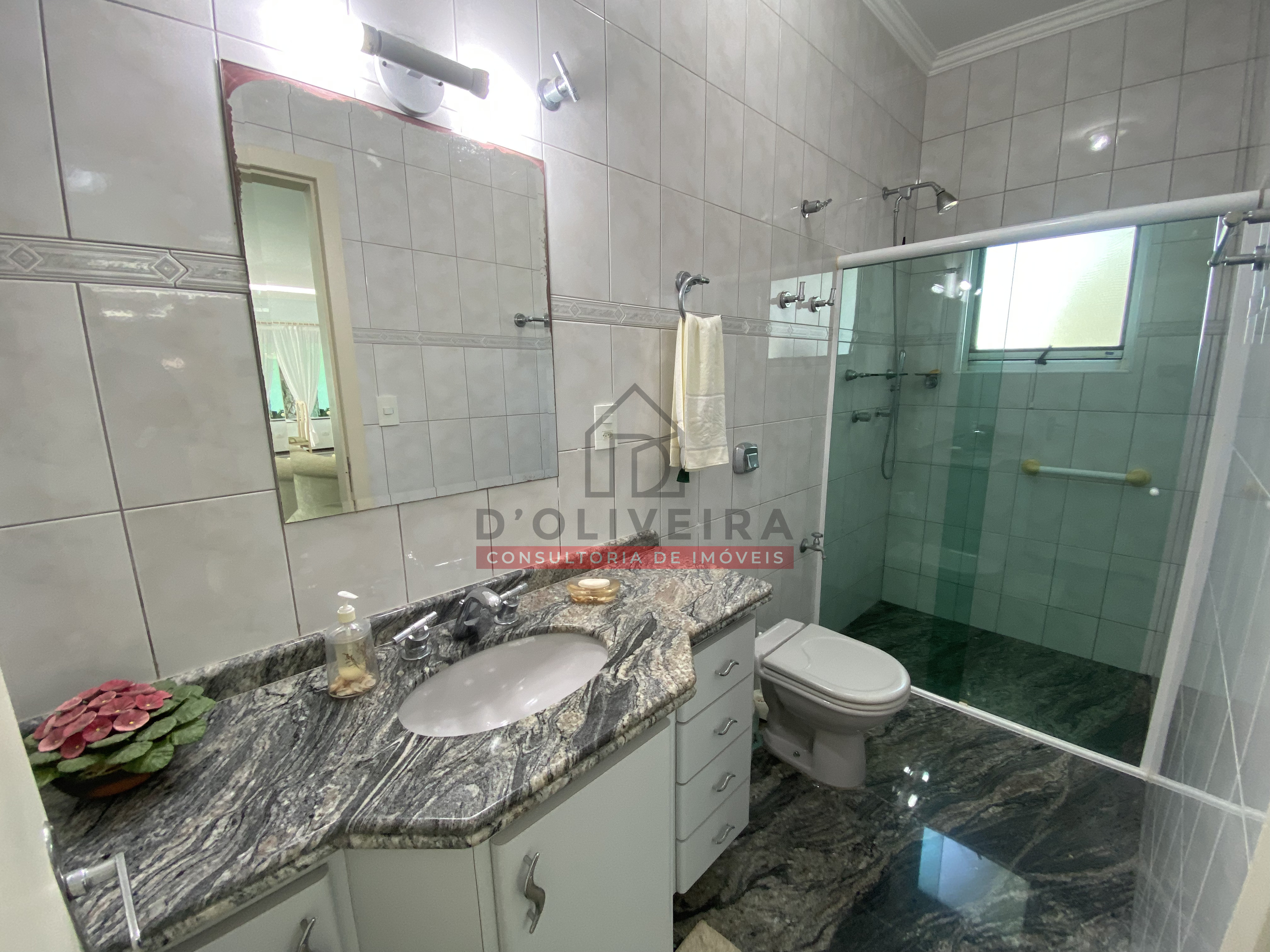 Casa térrea com 3 suítes à venda no condomínio Bougainvillée III - Peruíbe - SP