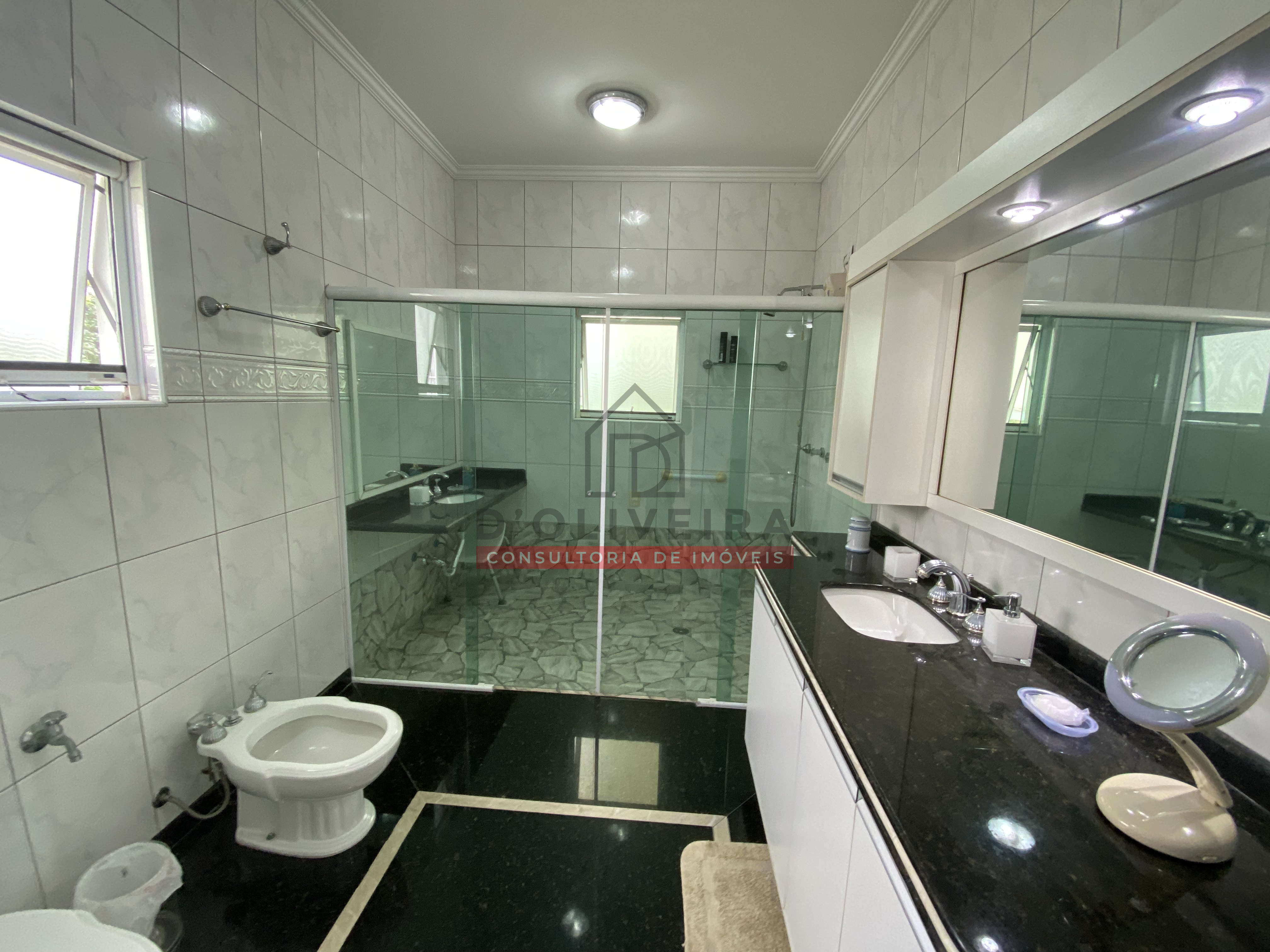 Casa térrea com 3 suítes à venda no condomínio Bougainvillée III - Peruíbe - SP