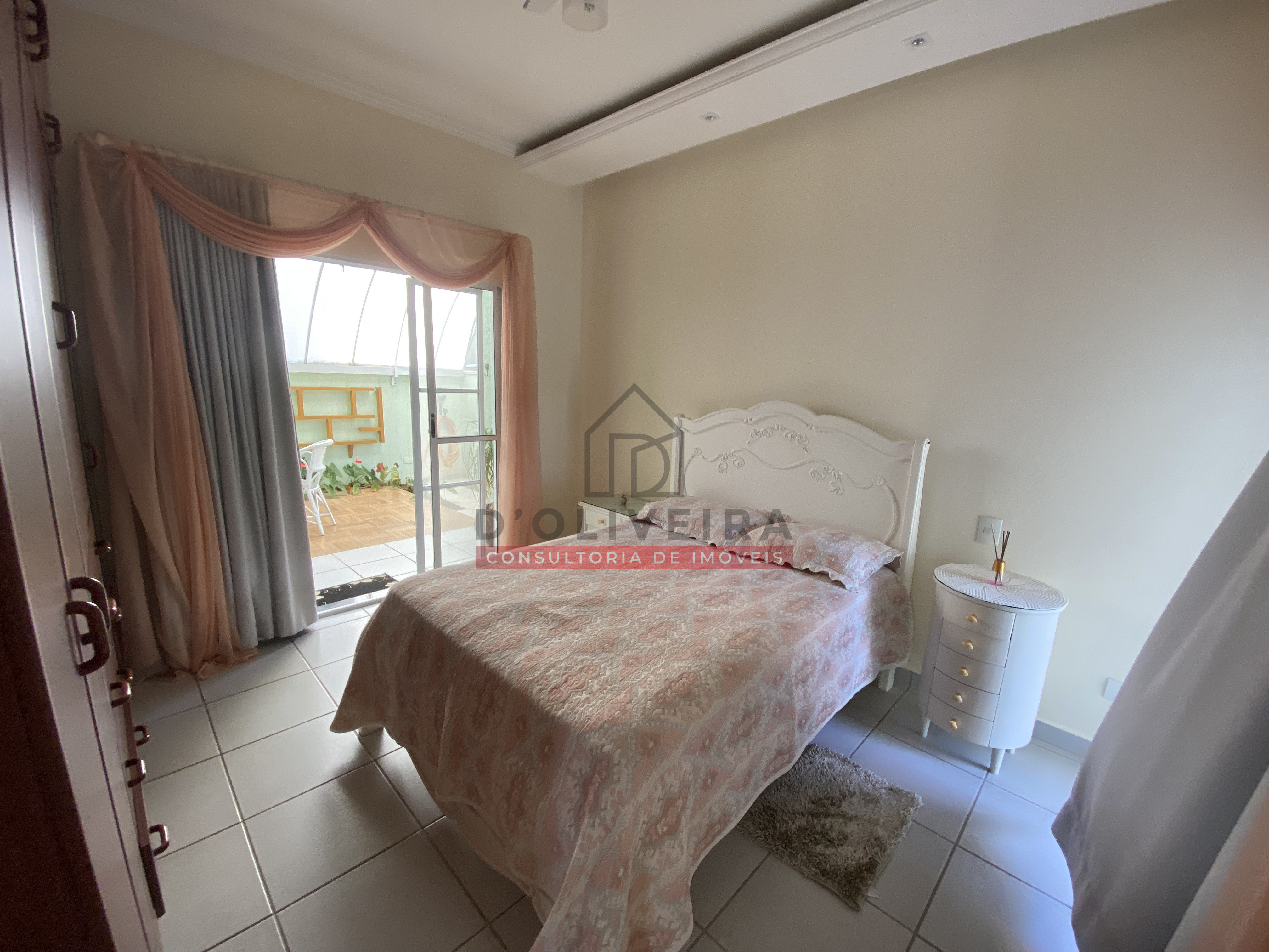 Casa térrea com 3 suítes à venda no condomínio Bougainvillée III - Peruíbe - SP