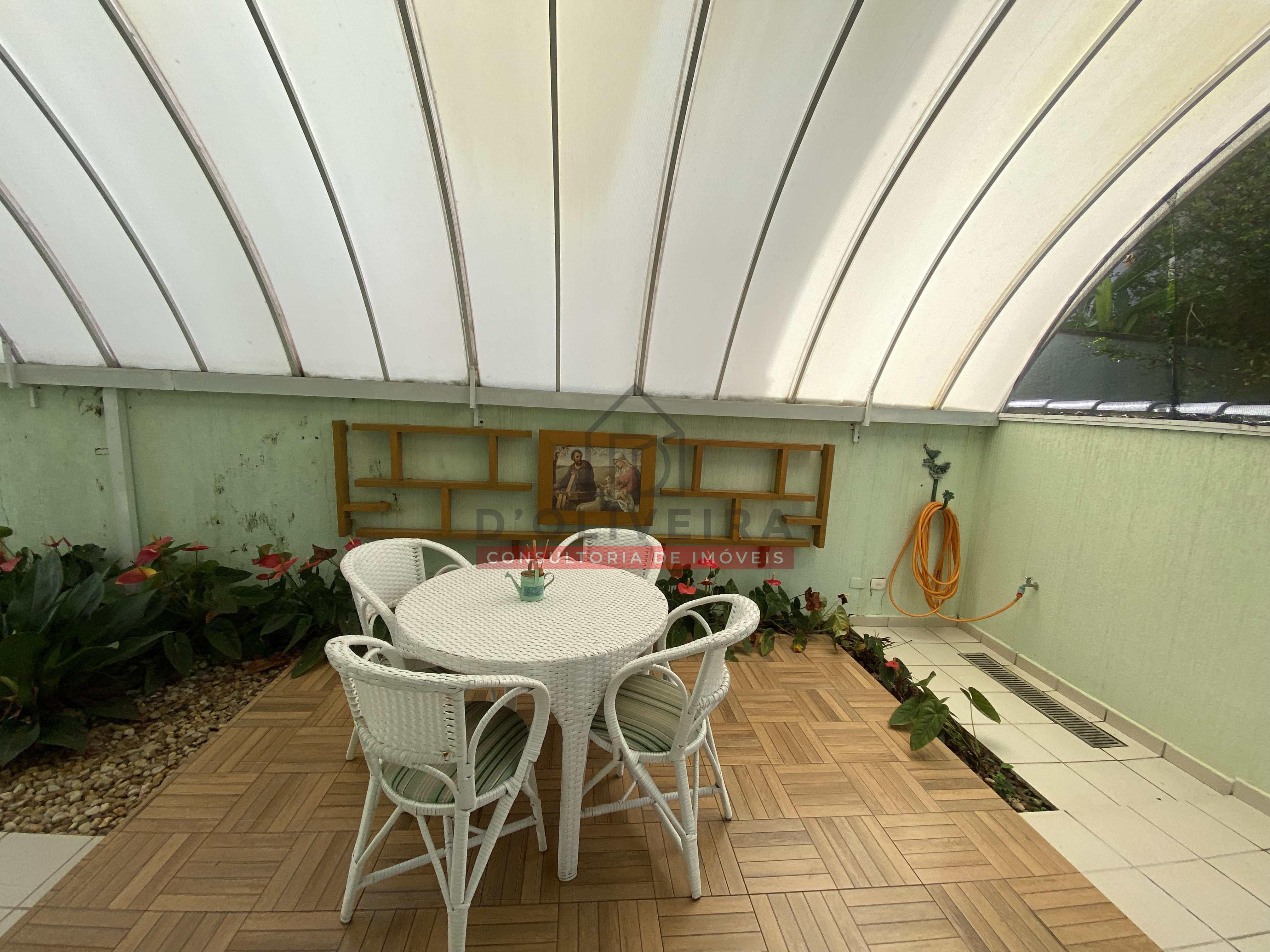 Casa térrea com 3 suítes à venda no condomínio Bougainvillée III - Peruíbe - SP