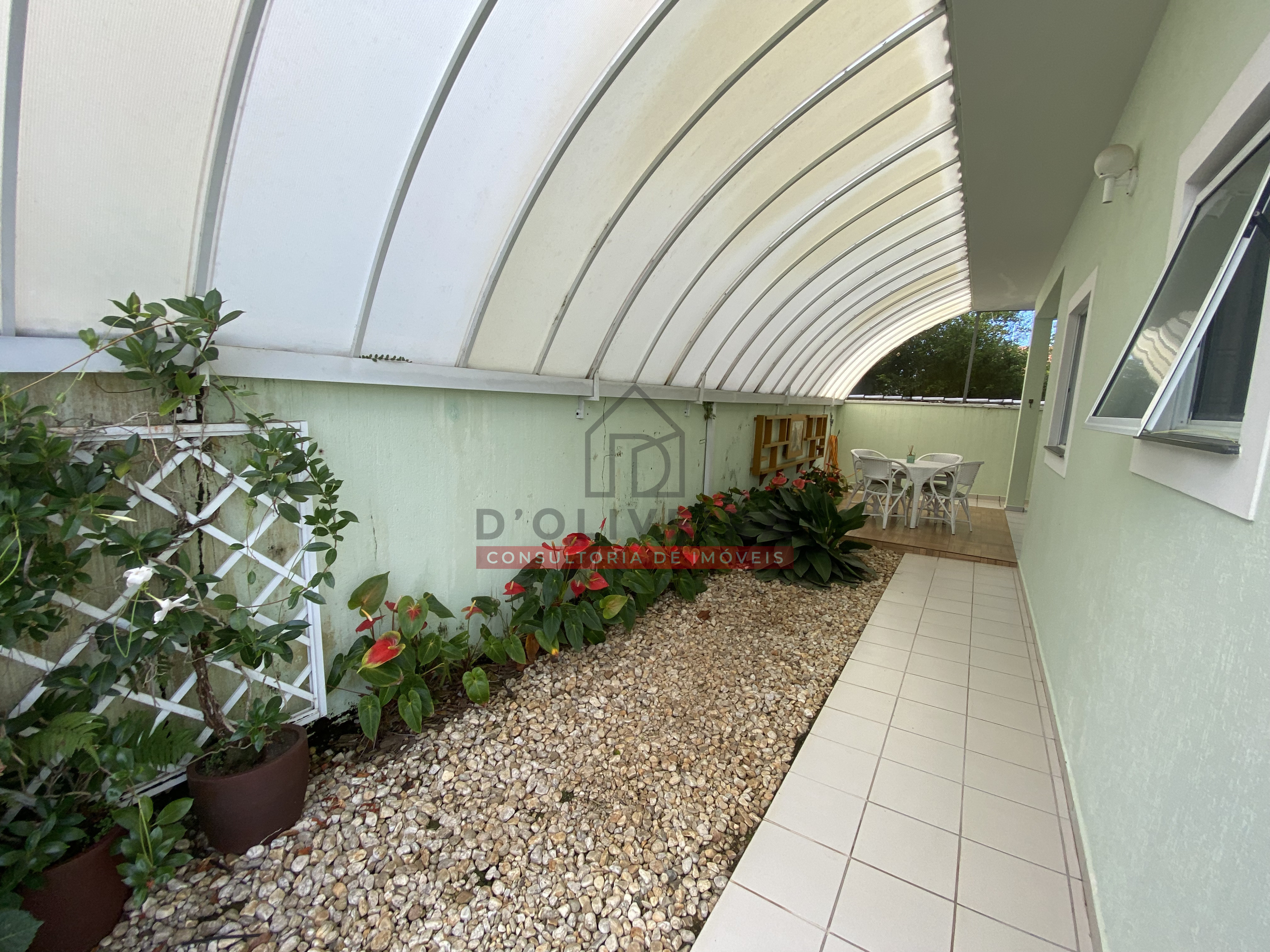 Casa térrea com 3 suítes à venda no condomínio Bougainvillée III - Peruíbe - SP