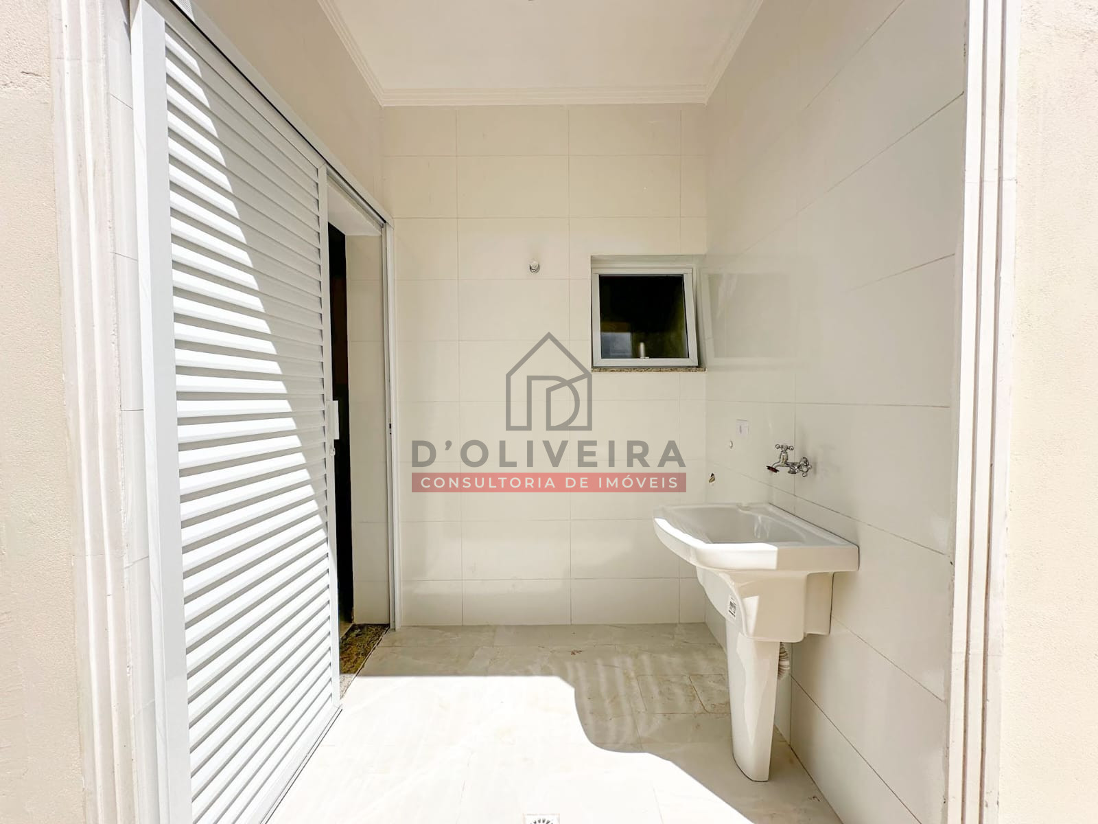 Casa moderna com quintal no São João Batista 2 - Peruíbe - SP