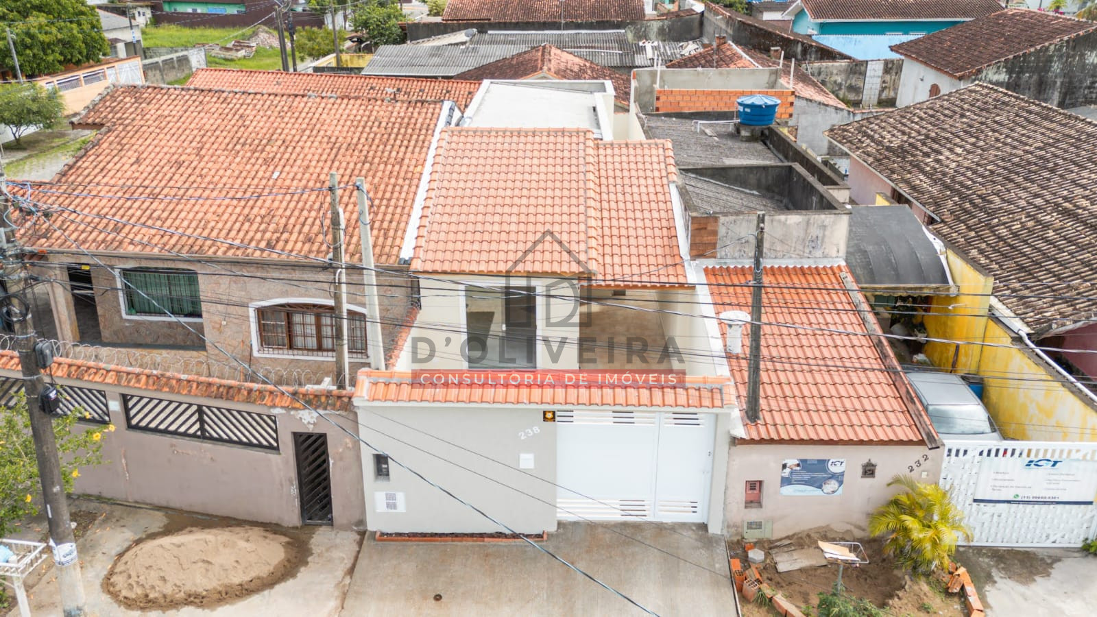 Casa moderna com quintal no São João Batista 2 - Peruíbe - SP