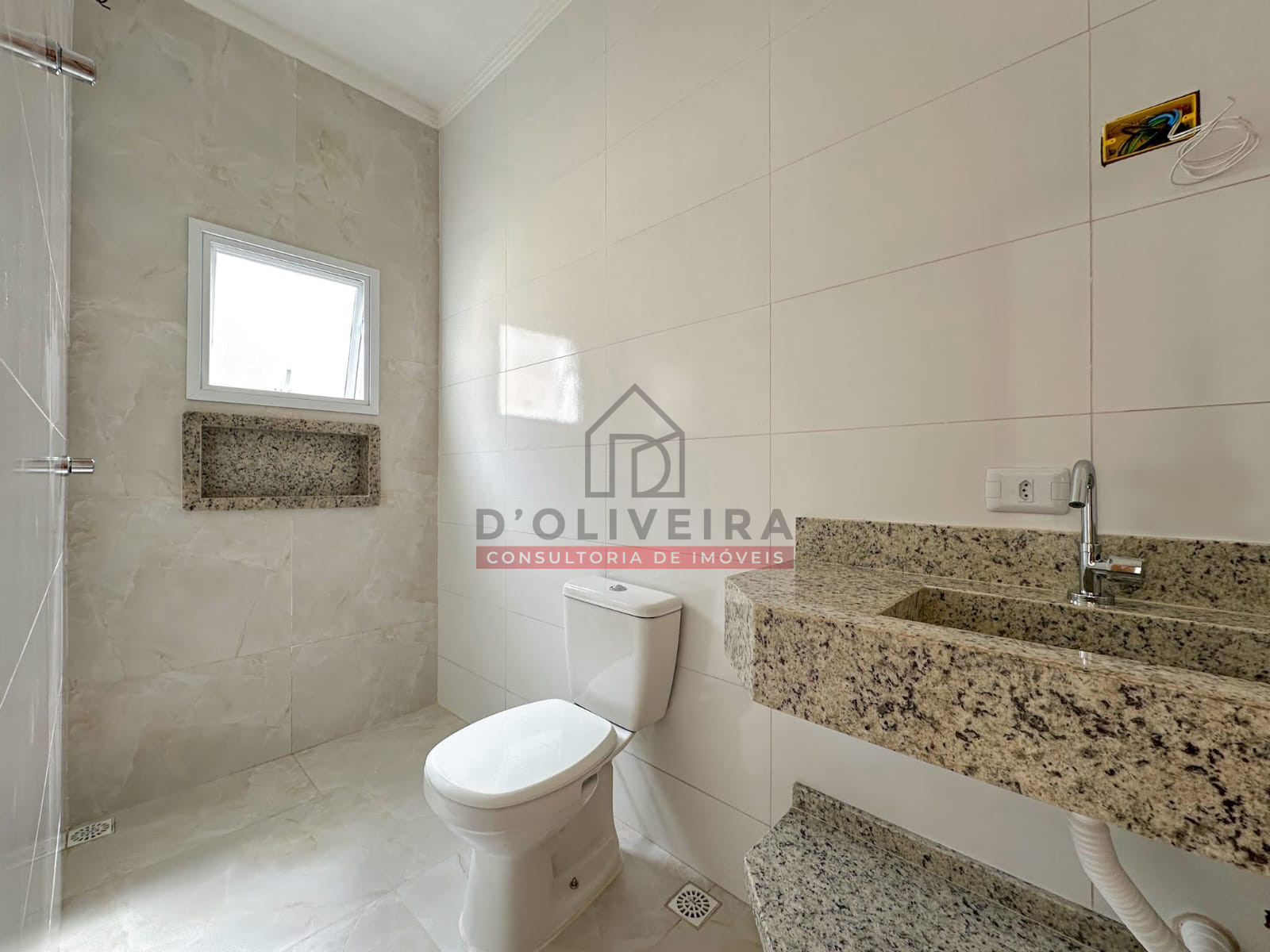 Casa moderna com quintal no São João Batista 2 - Peruíbe - SP