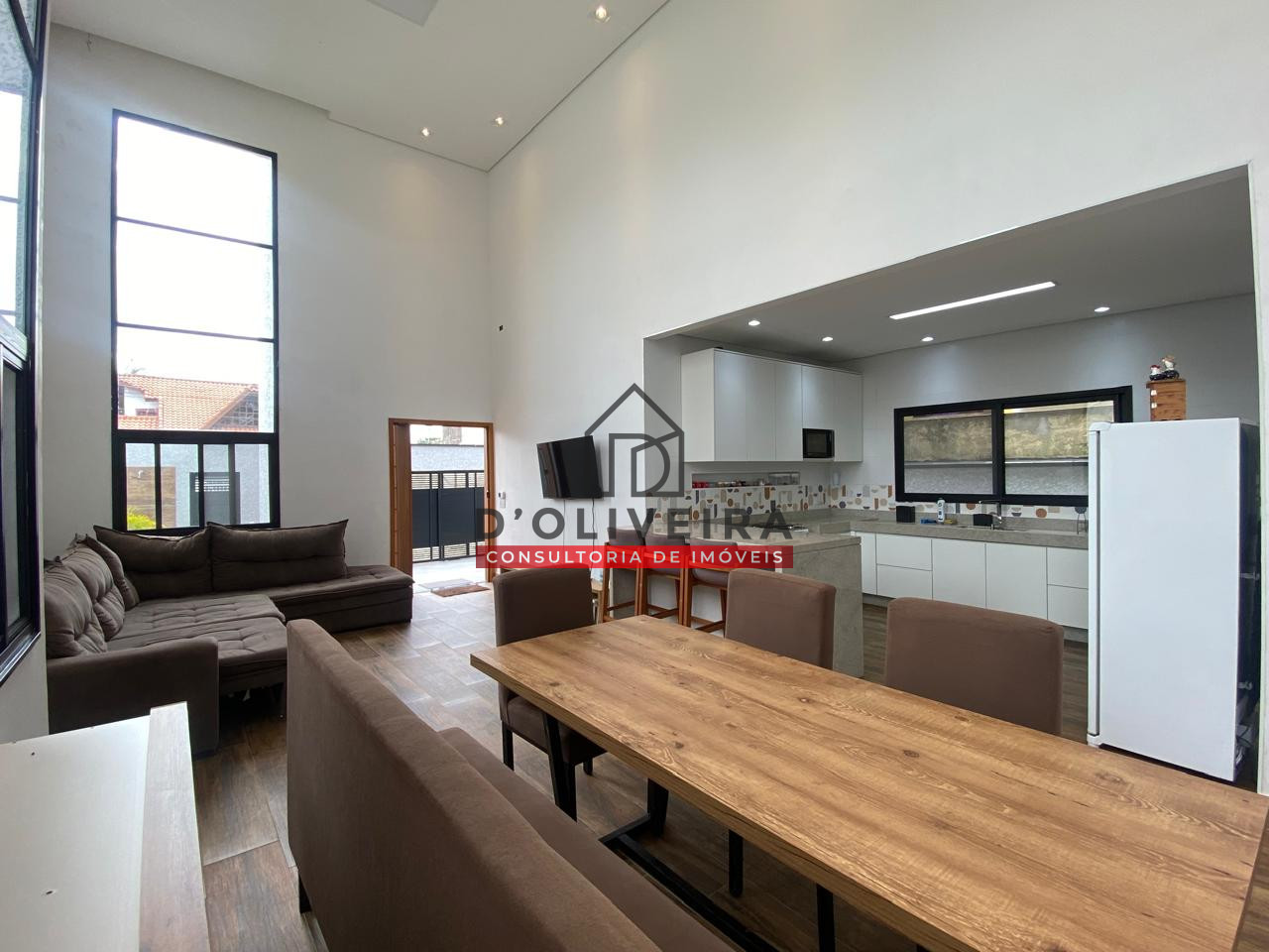 Casa moderna com piscina à venda no Centro - Peruíbe - SP