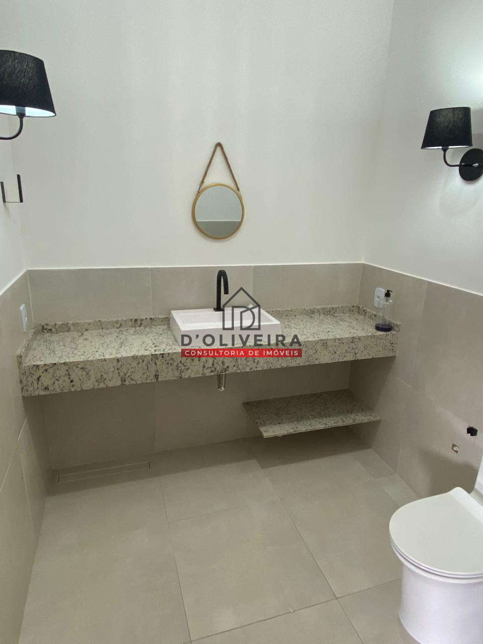 Casa moderna com piscina à venda no Centro - Peruíbe - SP