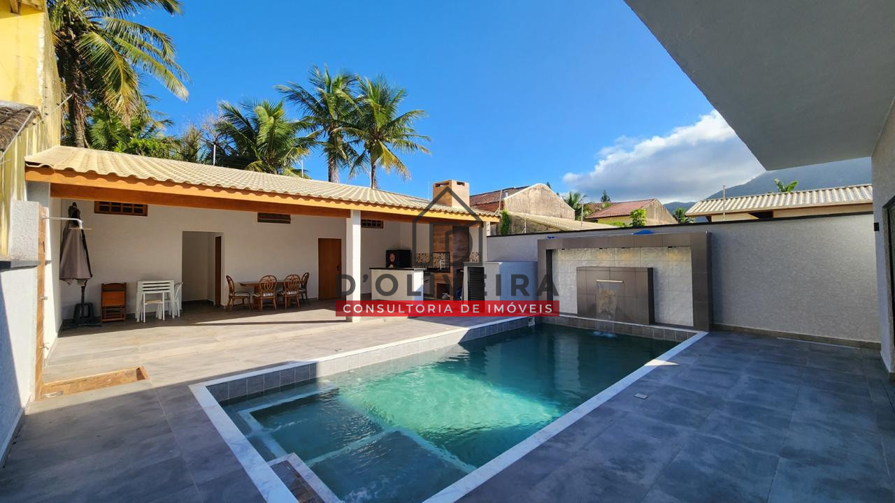 Casa moderna com piscina à venda no Centro - Peruíbe - SP