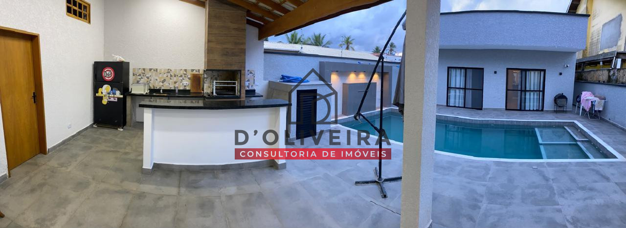 Casa moderna com piscina à venda no Centro - Peruíbe - SP