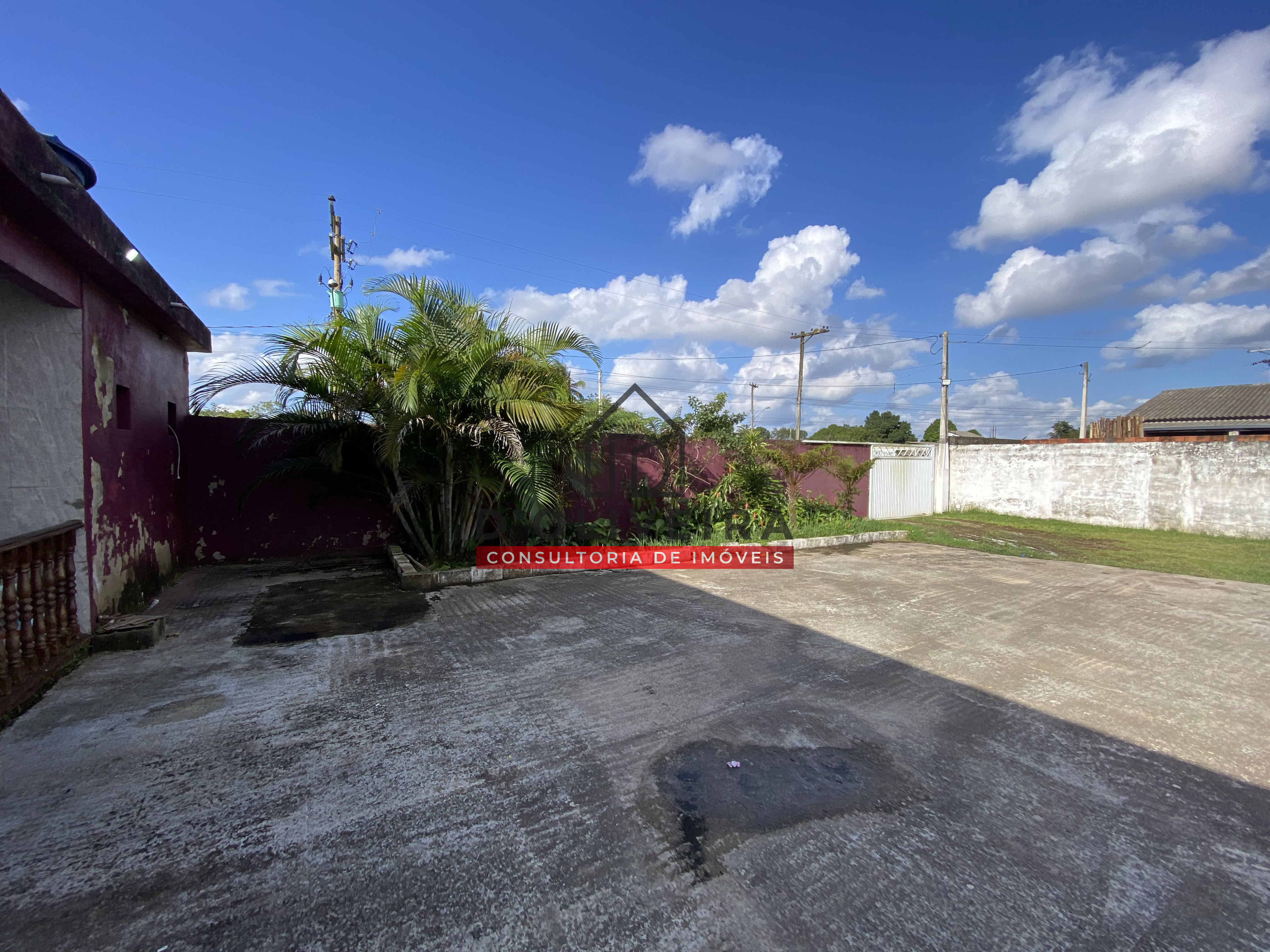 Casa com piscina e churrasqueira à venda na Vila Peruíbe - Peruíbe - SP