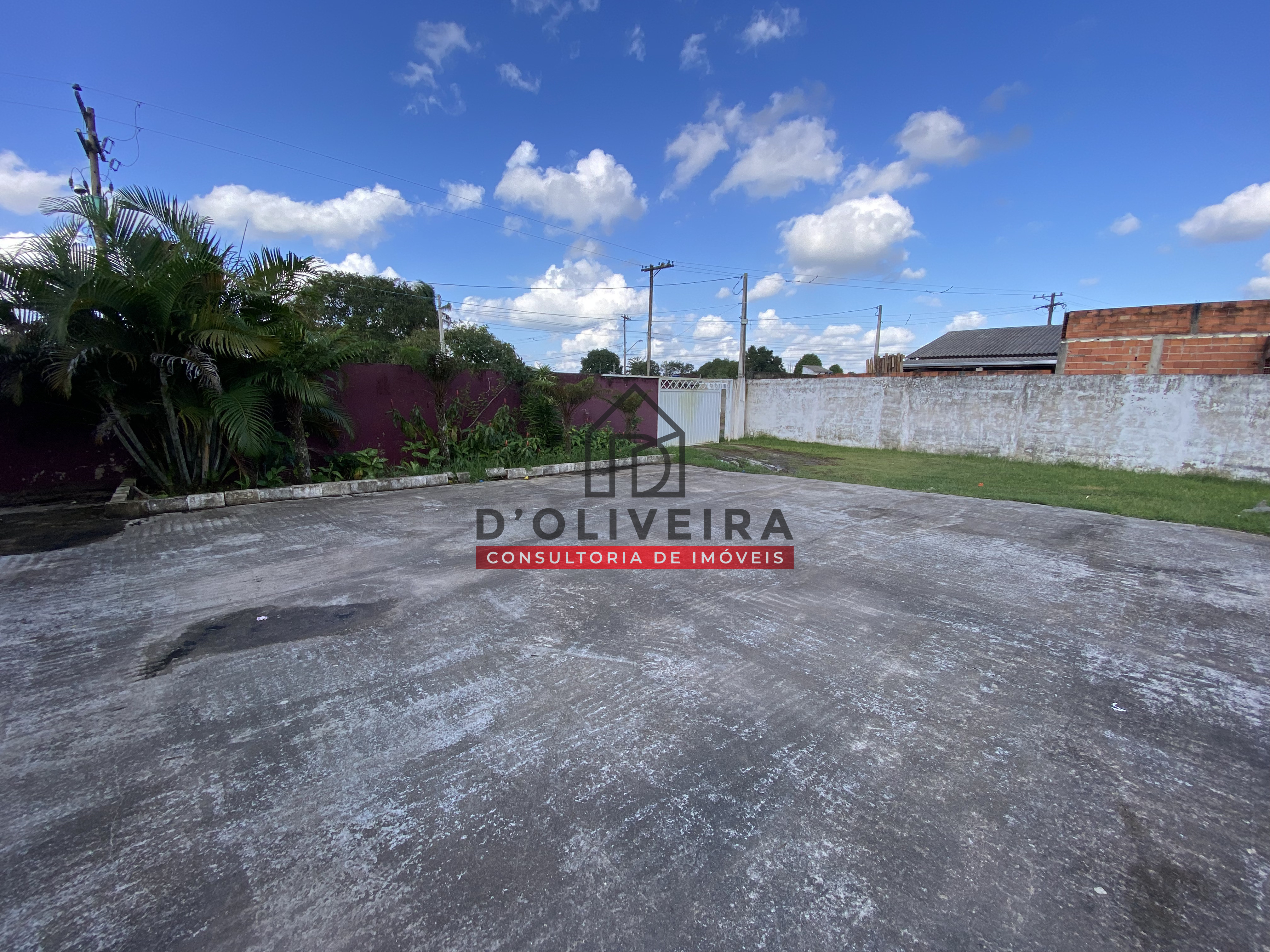 Casa com piscina e churrasqueira à venda na Vila Peruíbe - Peruíbe - SP