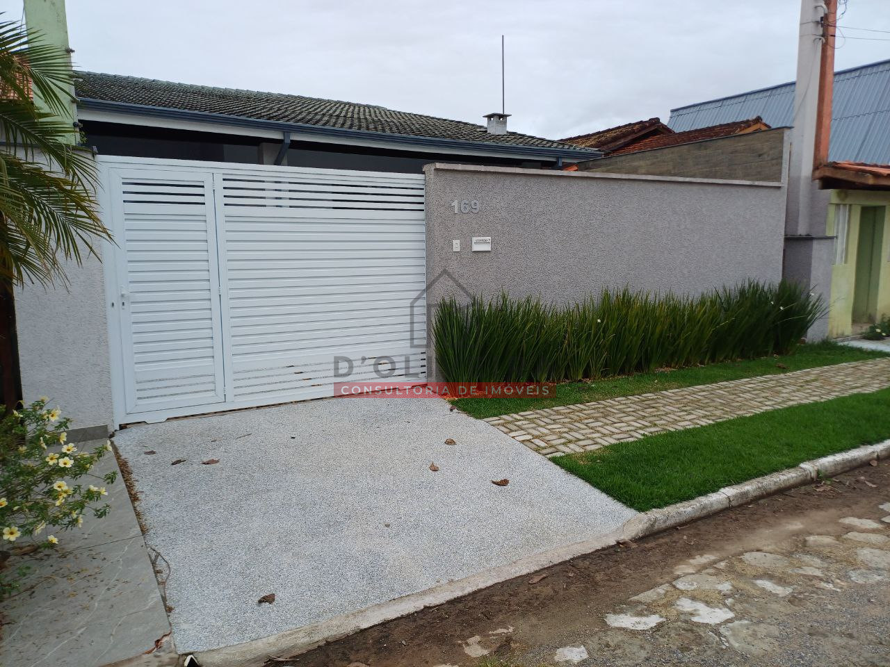 Casa térrea a 100 metros da praia no Bairro Oásis - Peruíbe - SP