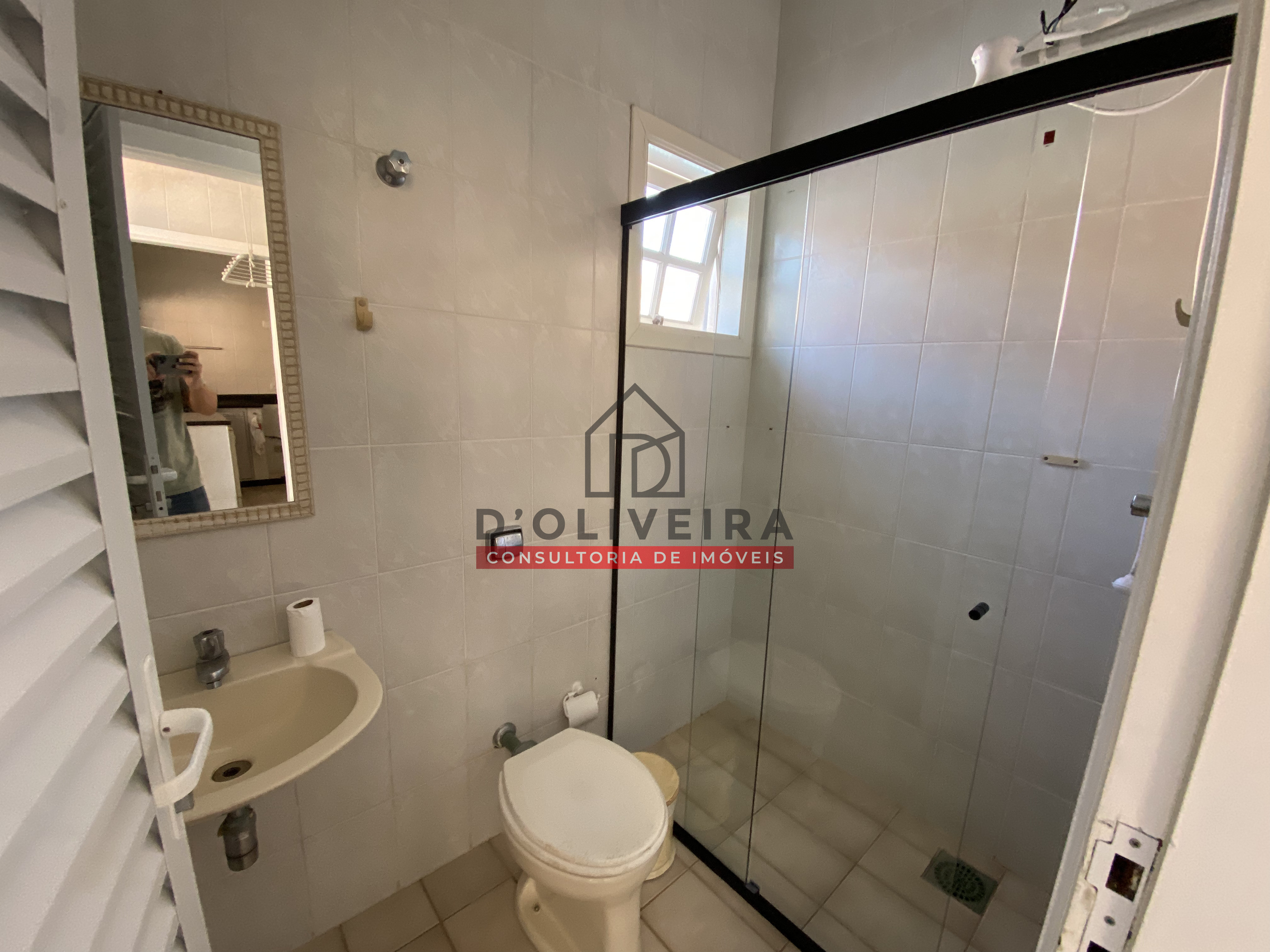 Casa térrea com piscina e churrasqueira no condomínio Bougainvillée III - Peruíbe - SP