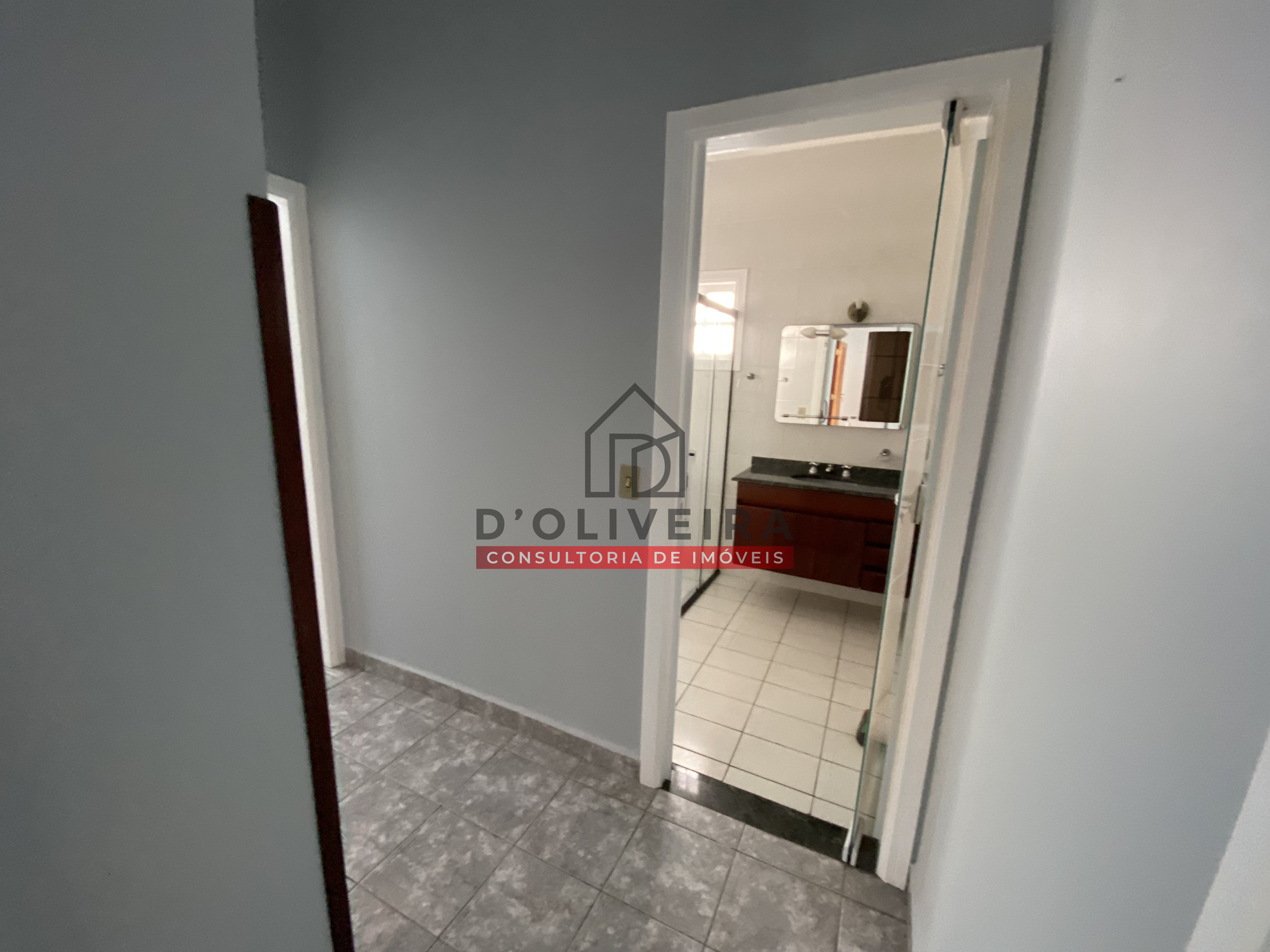 Casa térrea com piscina e churrasqueira no condomínio Bougainvillée III - Peruíbe - SP