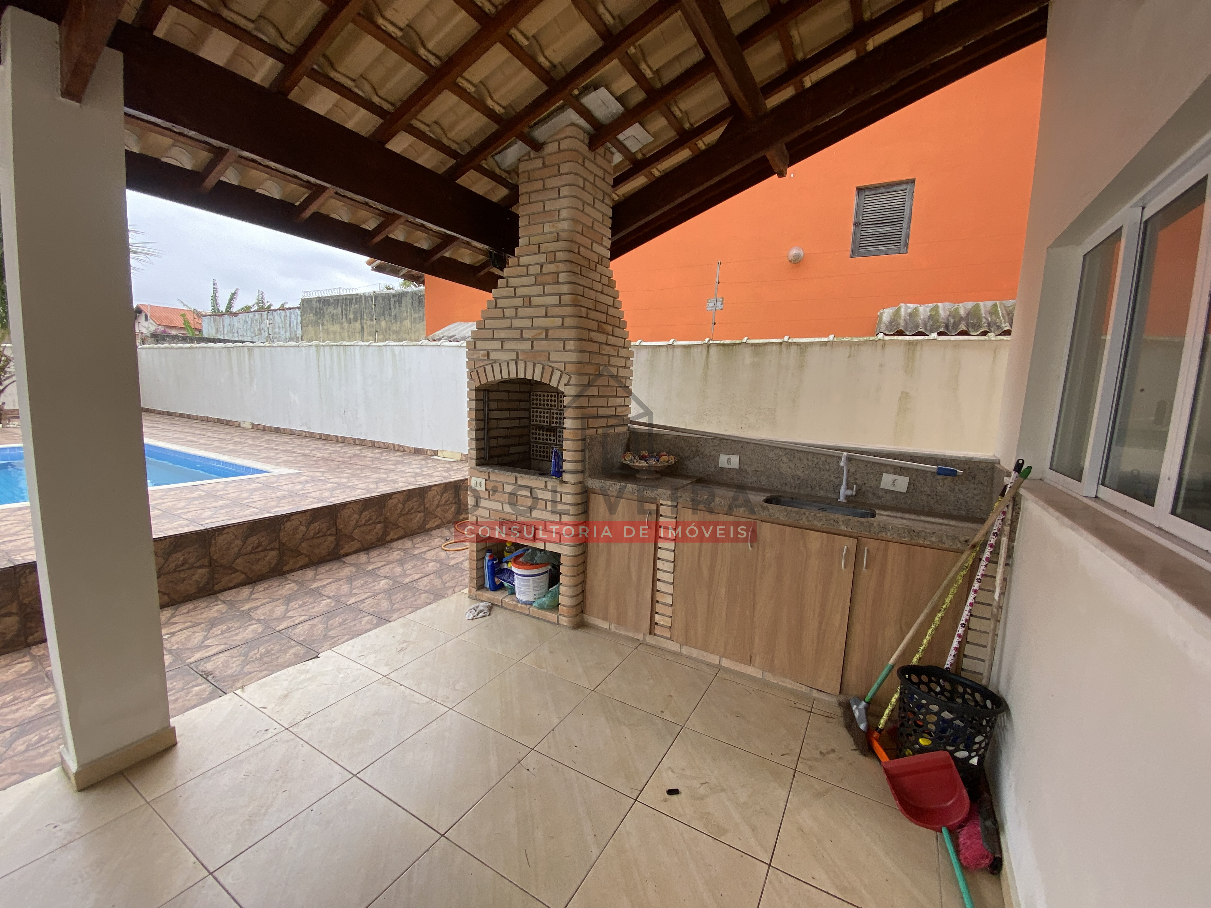 Casa com térrea com piscina à venda no Maria Helena Novaes - Peruíbe - SP