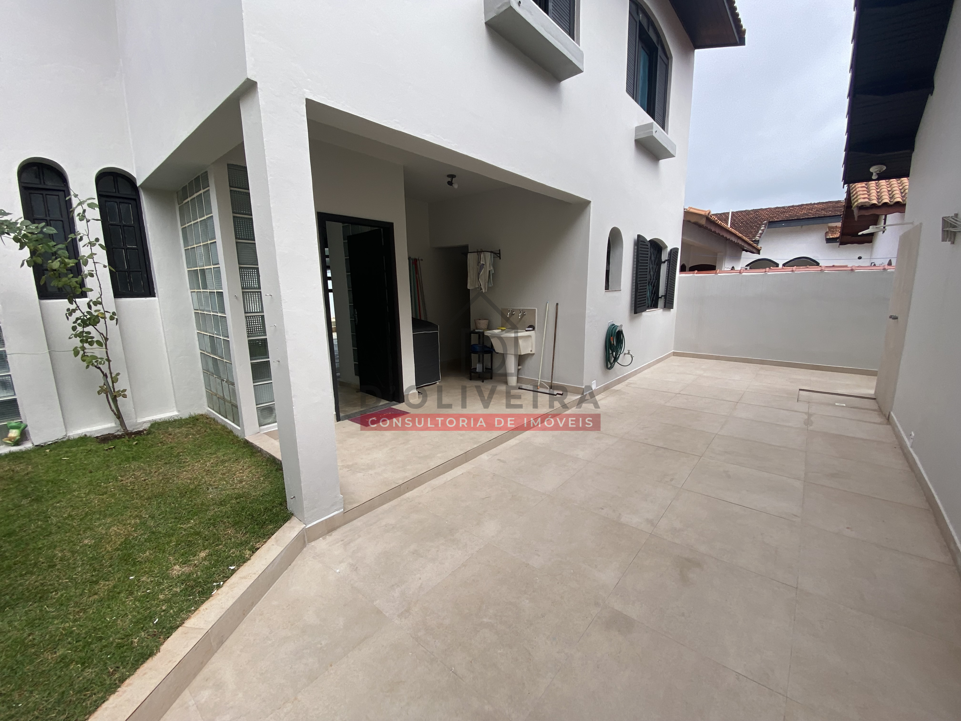 Casa com 500 m² de terreno a 200 metros da praia à venda no Balneário Oasis - Peruíbe - SP