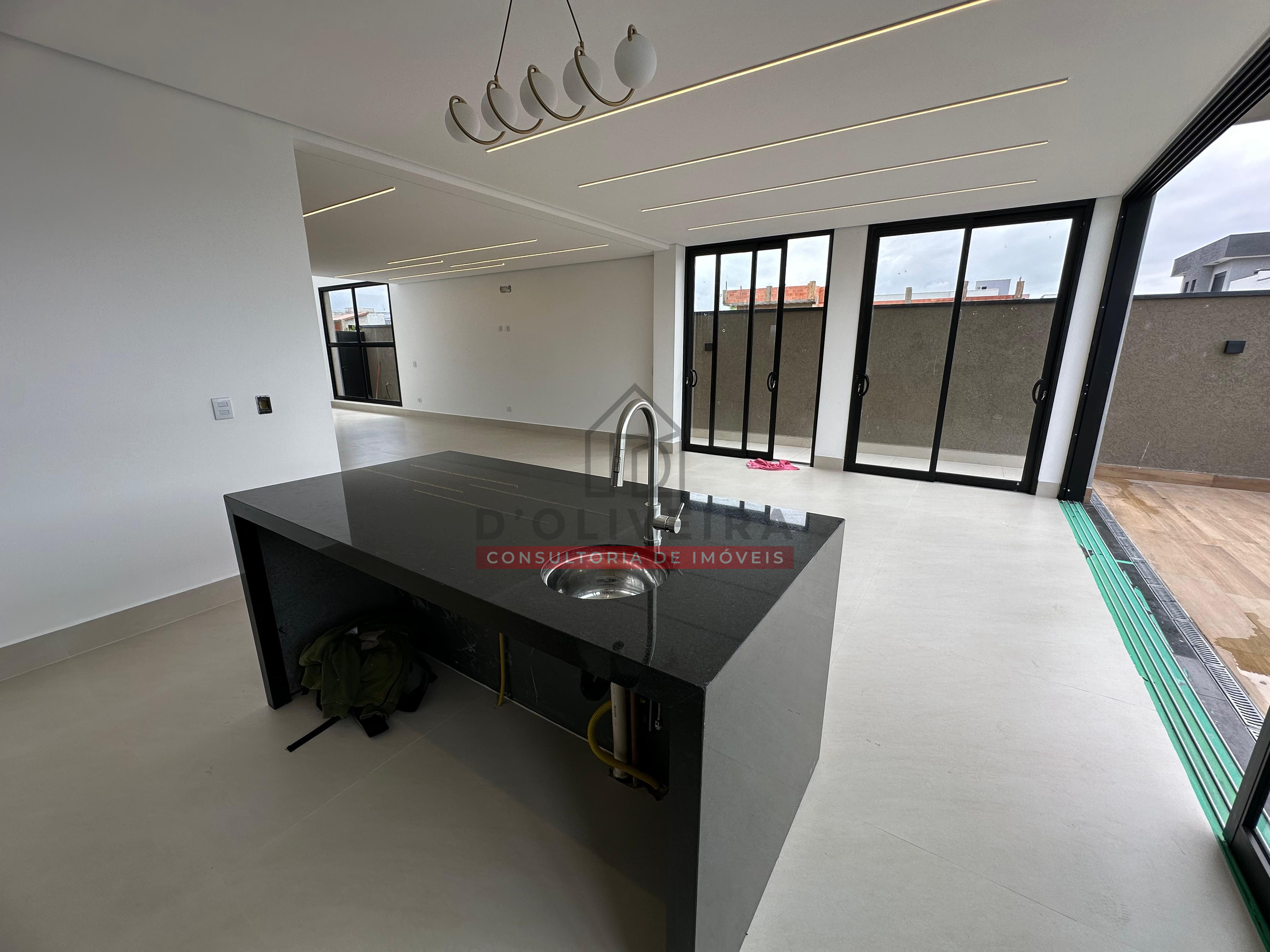 Sobrado moderno com piscina e churrasqueira no condomínio Flora Rica - Peruíbe - SP