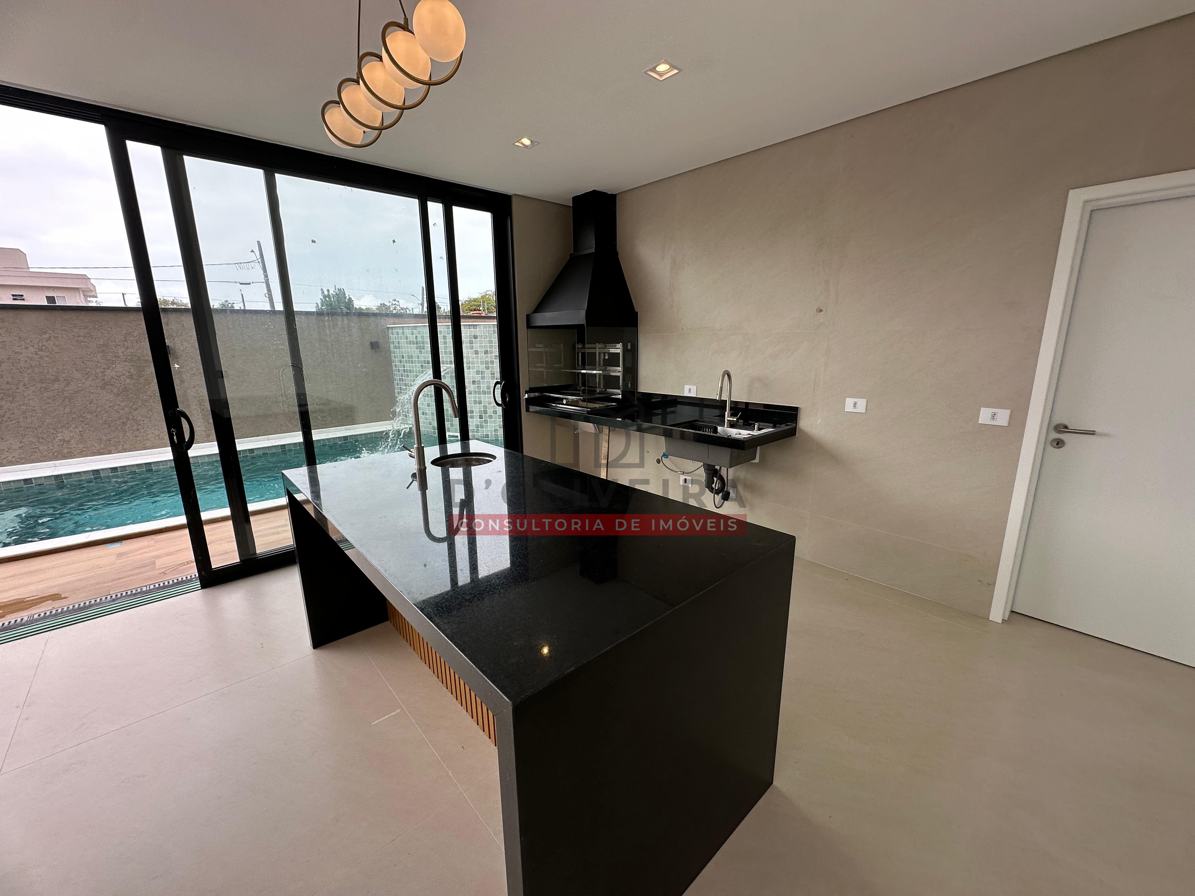 Sobrado moderno com piscina e churrasqueira no condomínio Flora Rica - Peruíbe - SP
