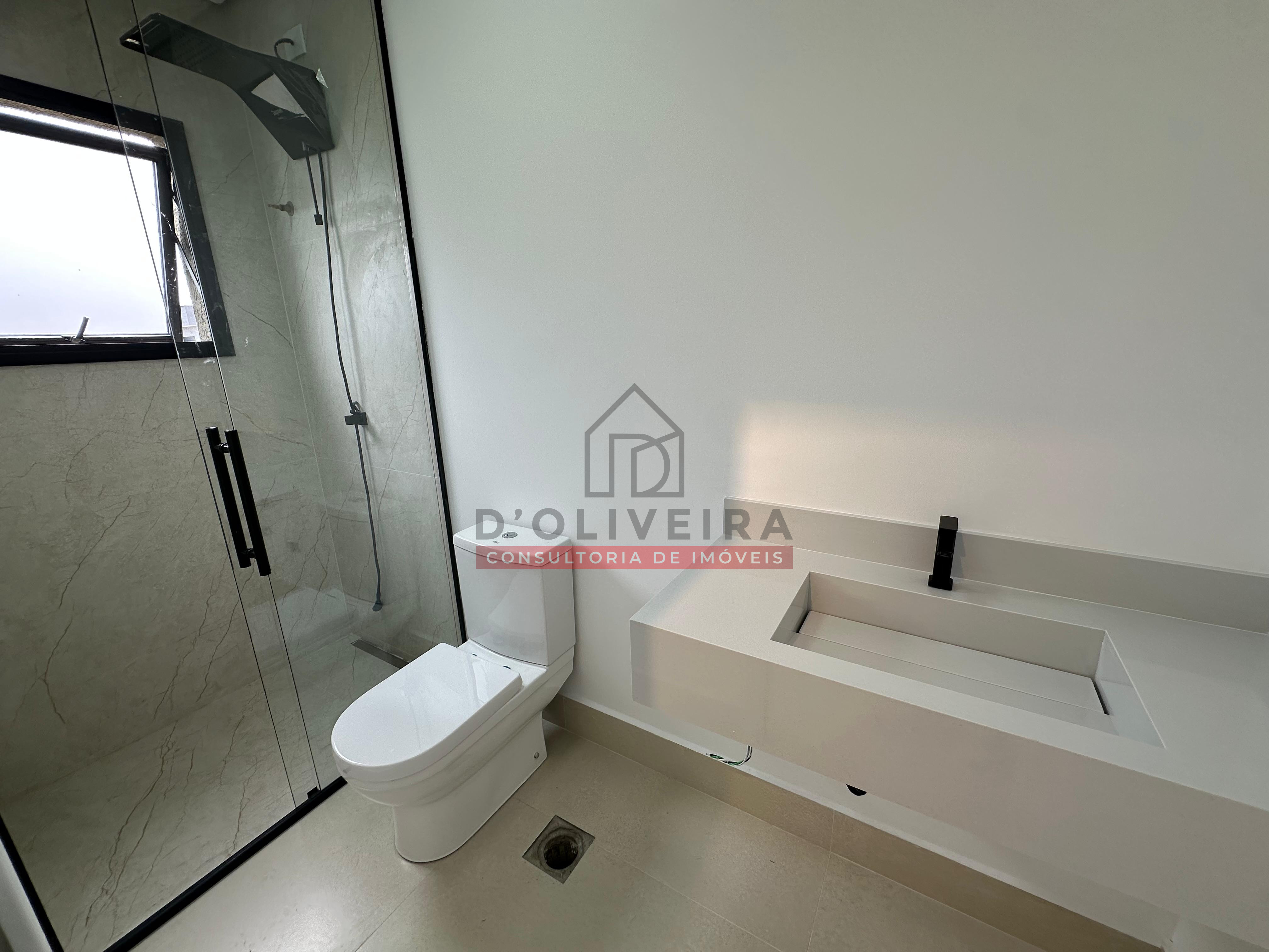 Sobrado moderno com piscina e churrasqueira no condomínio Flora Rica - Peruíbe - SP