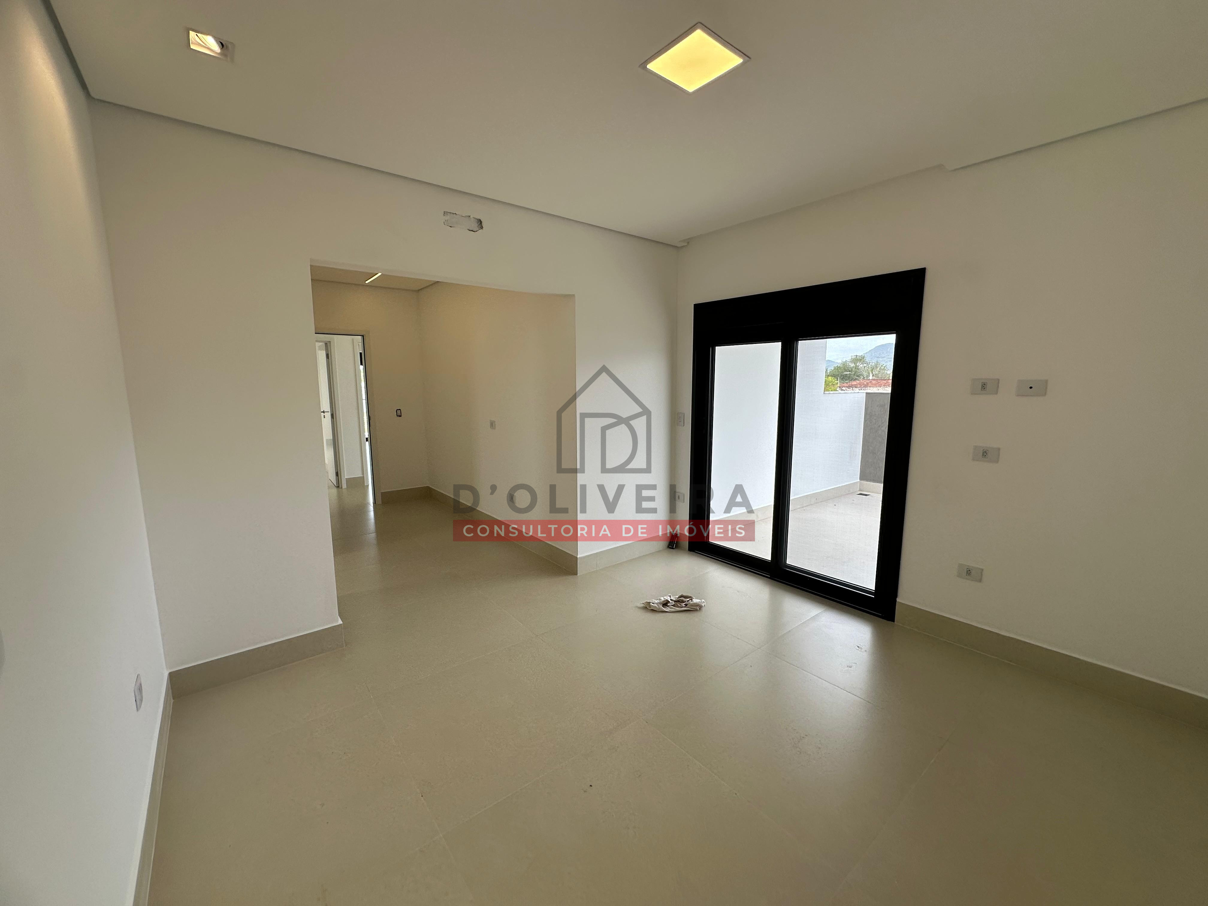 Sobrado moderno com piscina e churrasqueira no condomínio Flora Rica - Peruíbe - SP