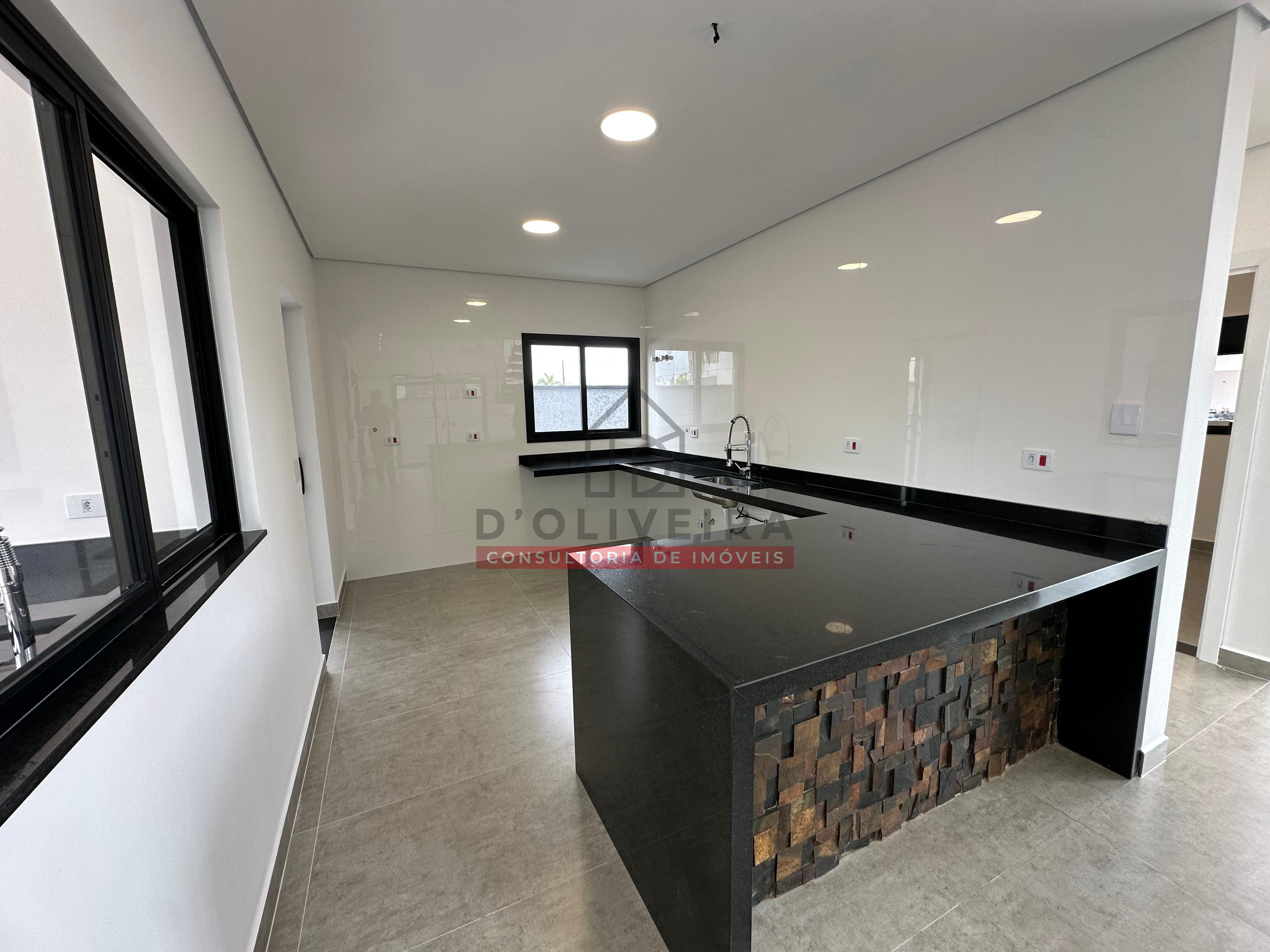 Sobrado com piscina e churrasqueira no condomínio Flora Rica - Peruíbe - SP