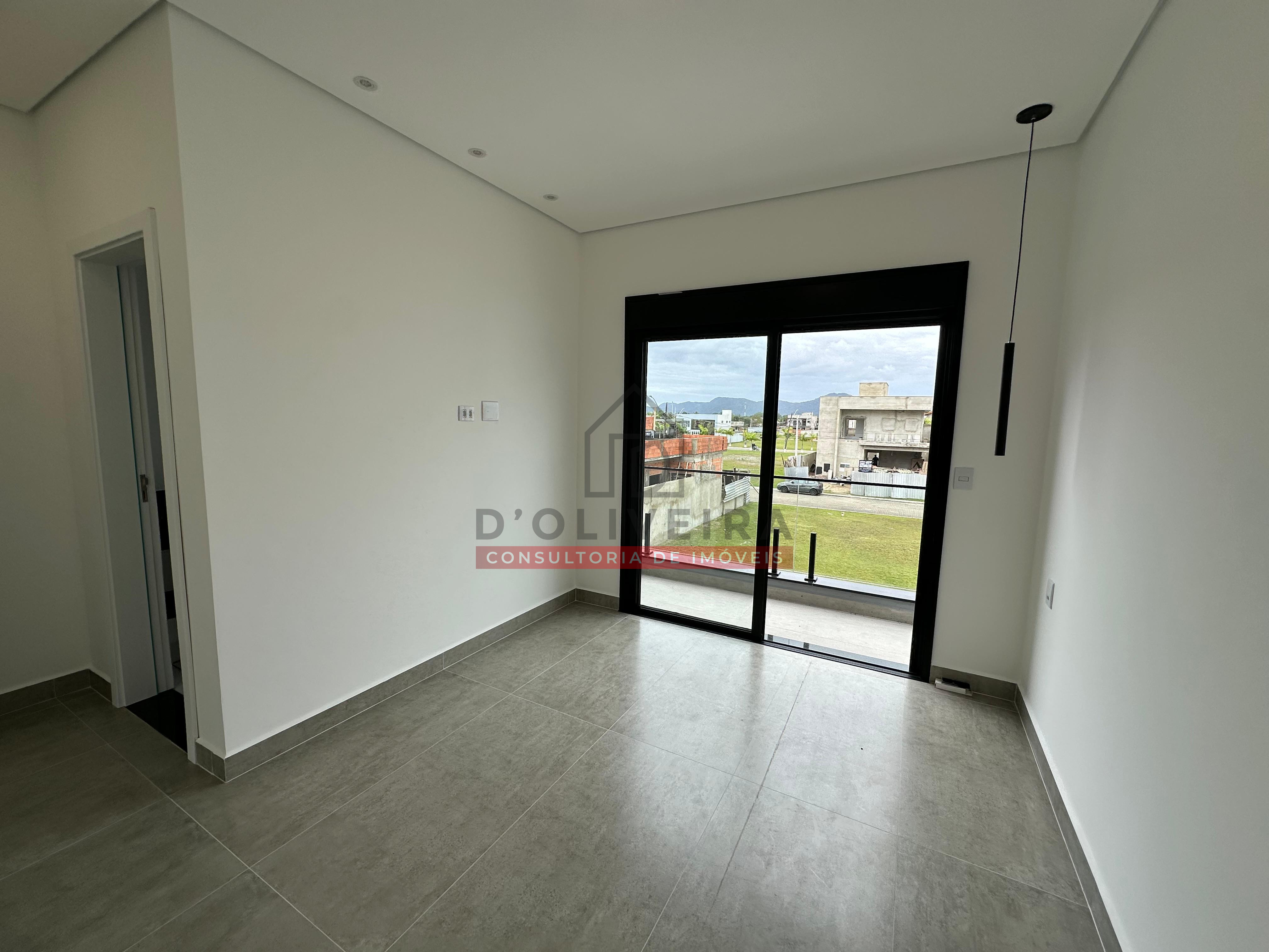 Sobrado com piscina e churrasqueira no condomínio Flora Rica - Peruíbe - SP