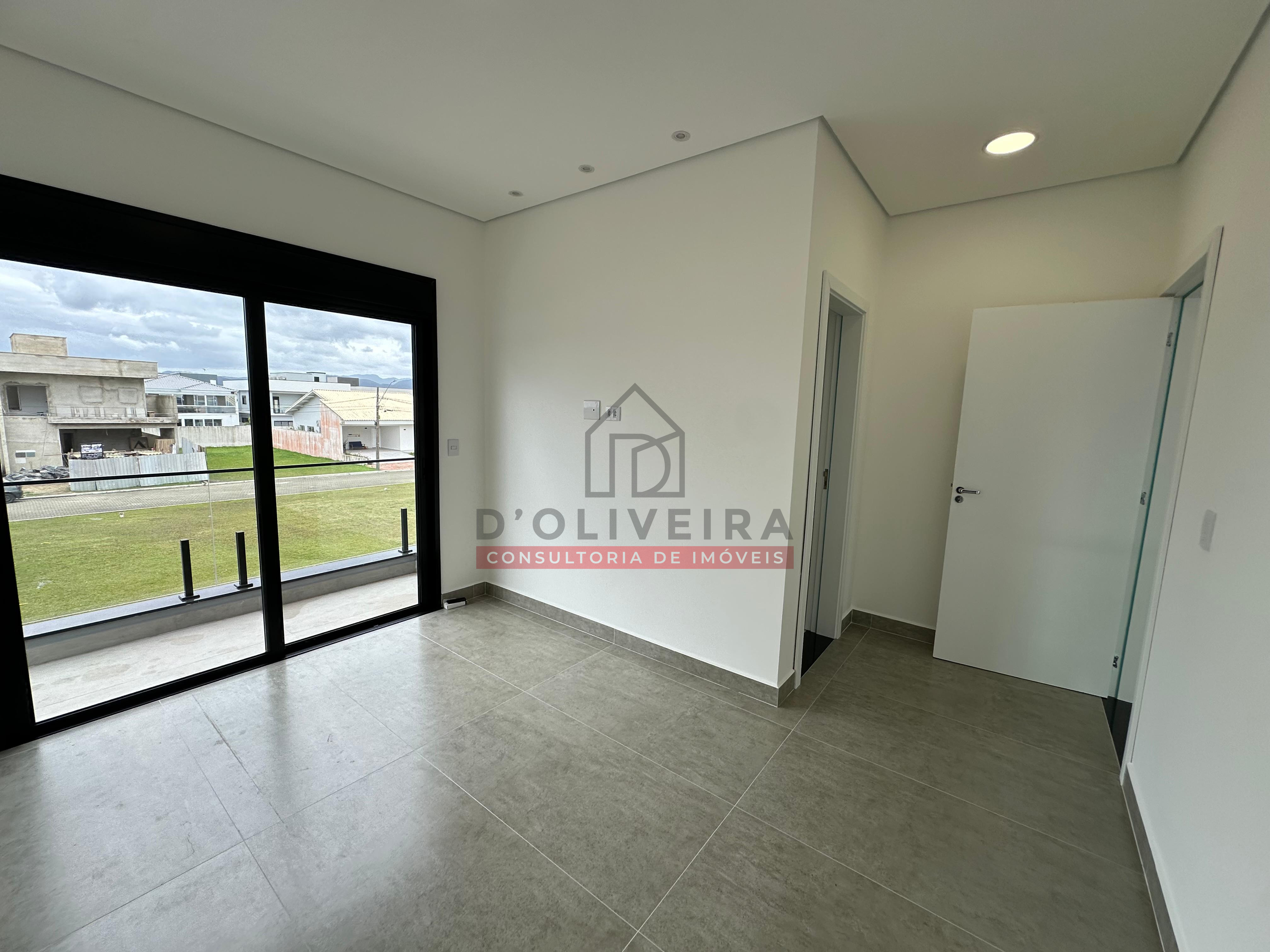 Sobrado com piscina e churrasqueira no condomínio Flora Rica - Peruíbe - SP