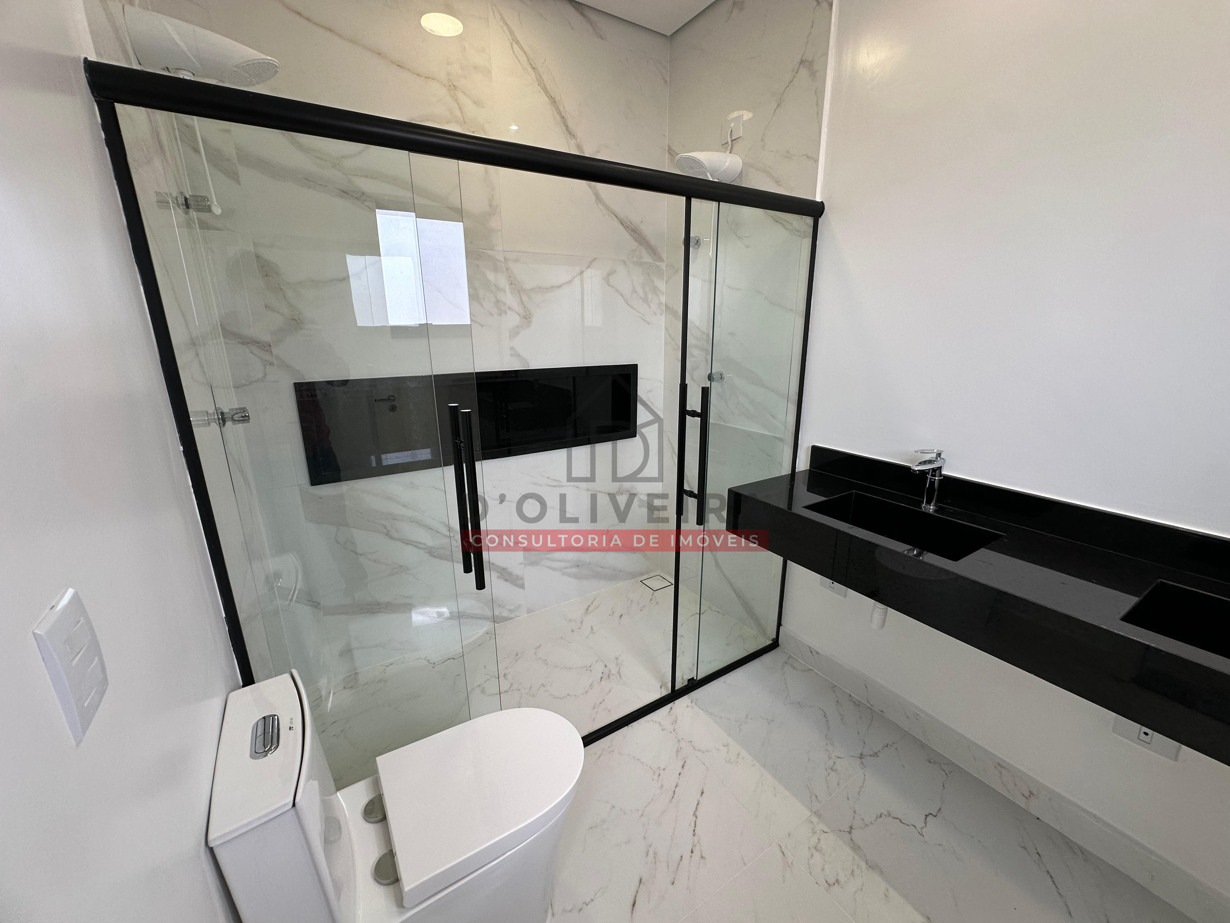 Sobrado com piscina e churrasqueira no condomínio Flora Rica - Peruíbe - SP