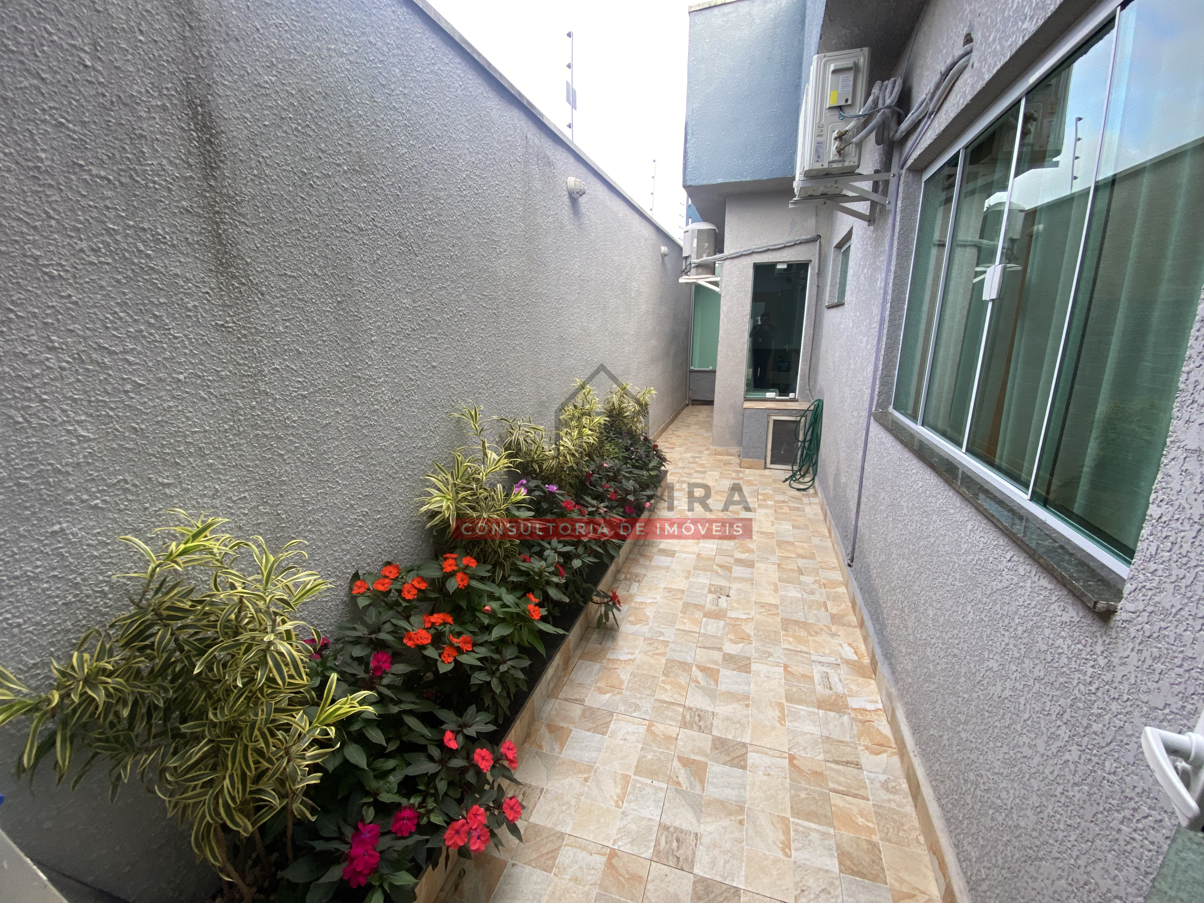 Casa com piscina e churrasqueira no Flora Rica 2 - Peruíbe - SP