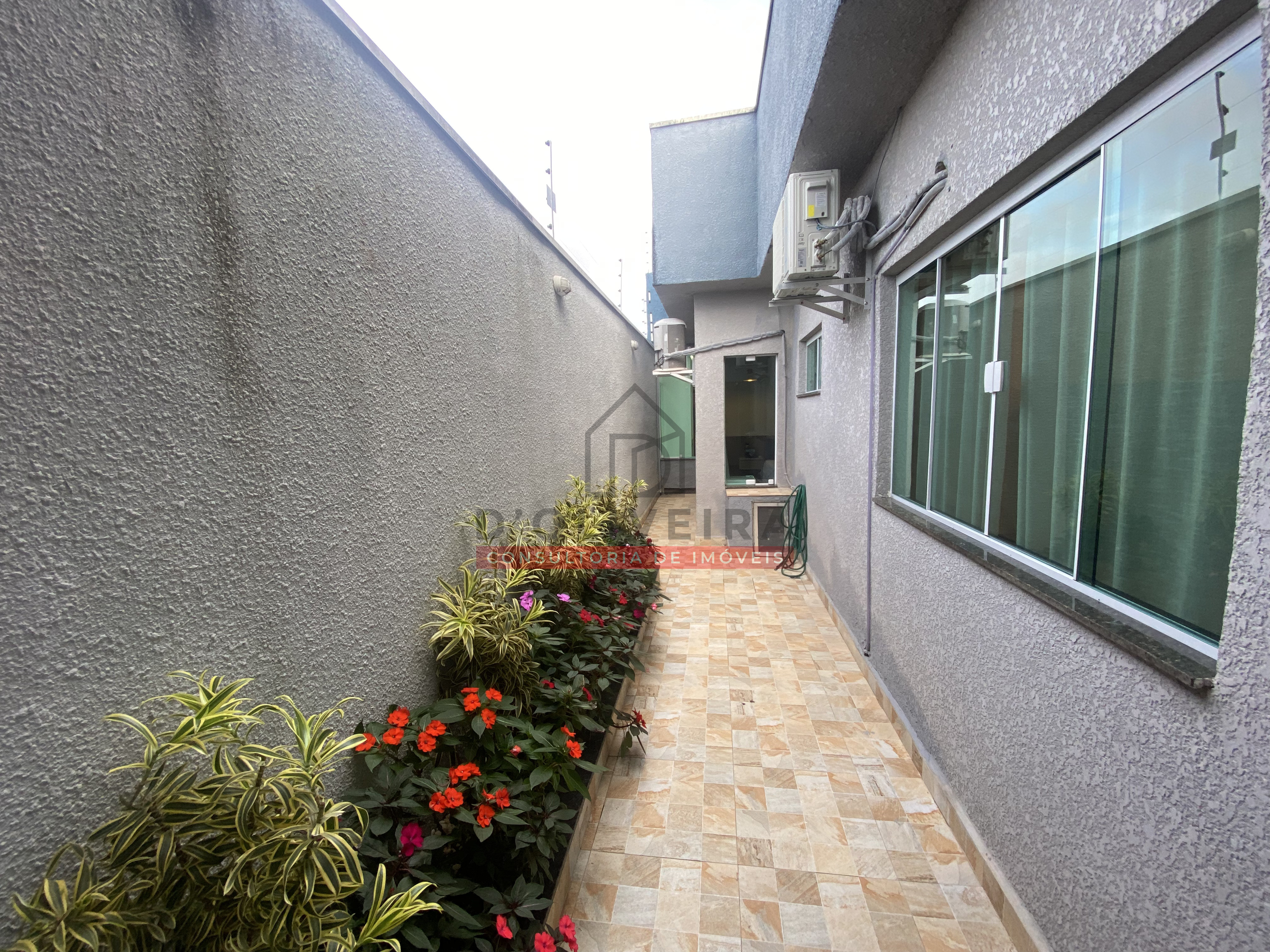 Casa com piscina e churrasqueira no Flora Rica 2 - Peruíbe - SP