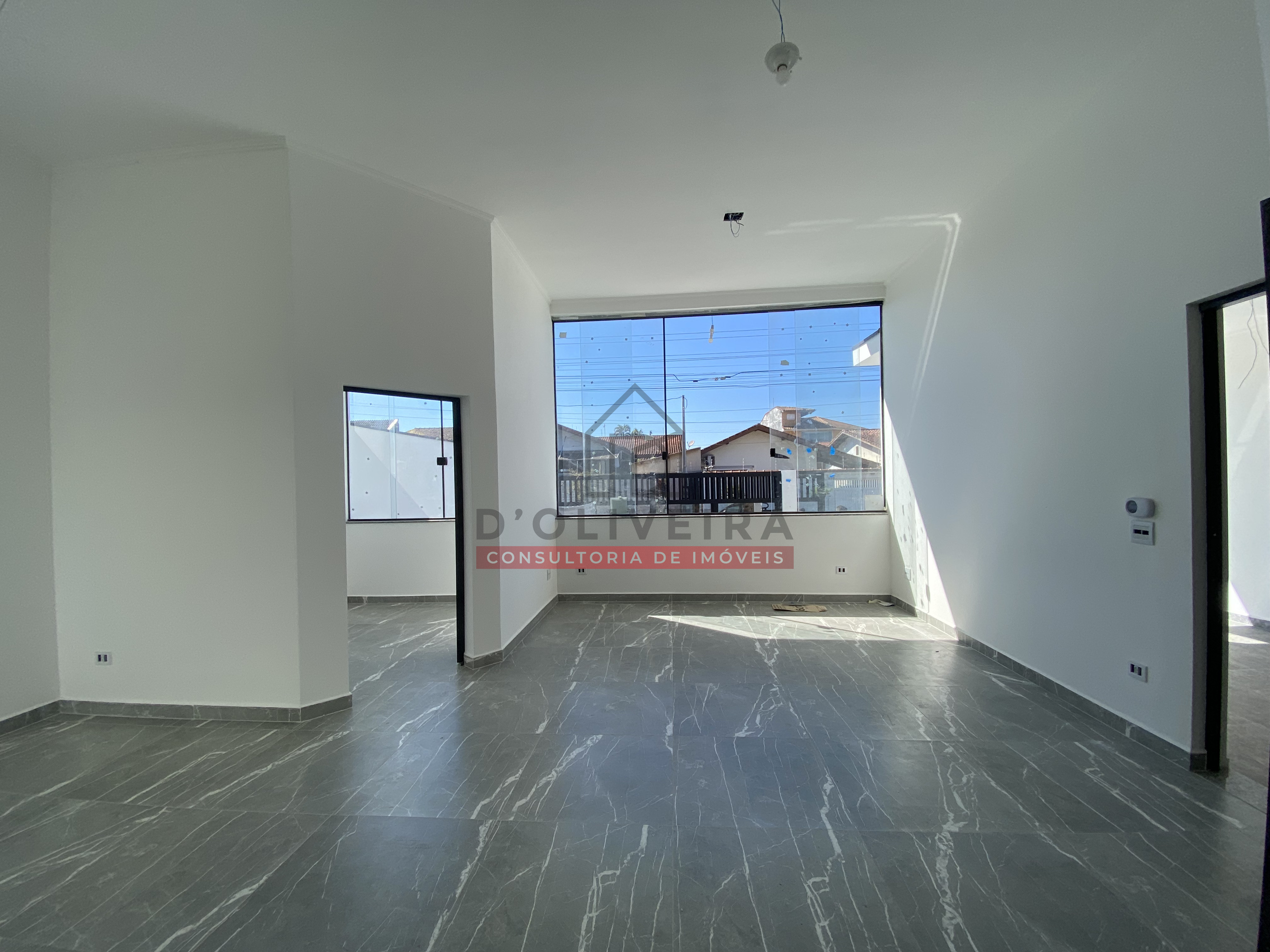 Casa térrea com piscina e 3 suítes à venda no Balneário Samburá - Peruíbe - SP