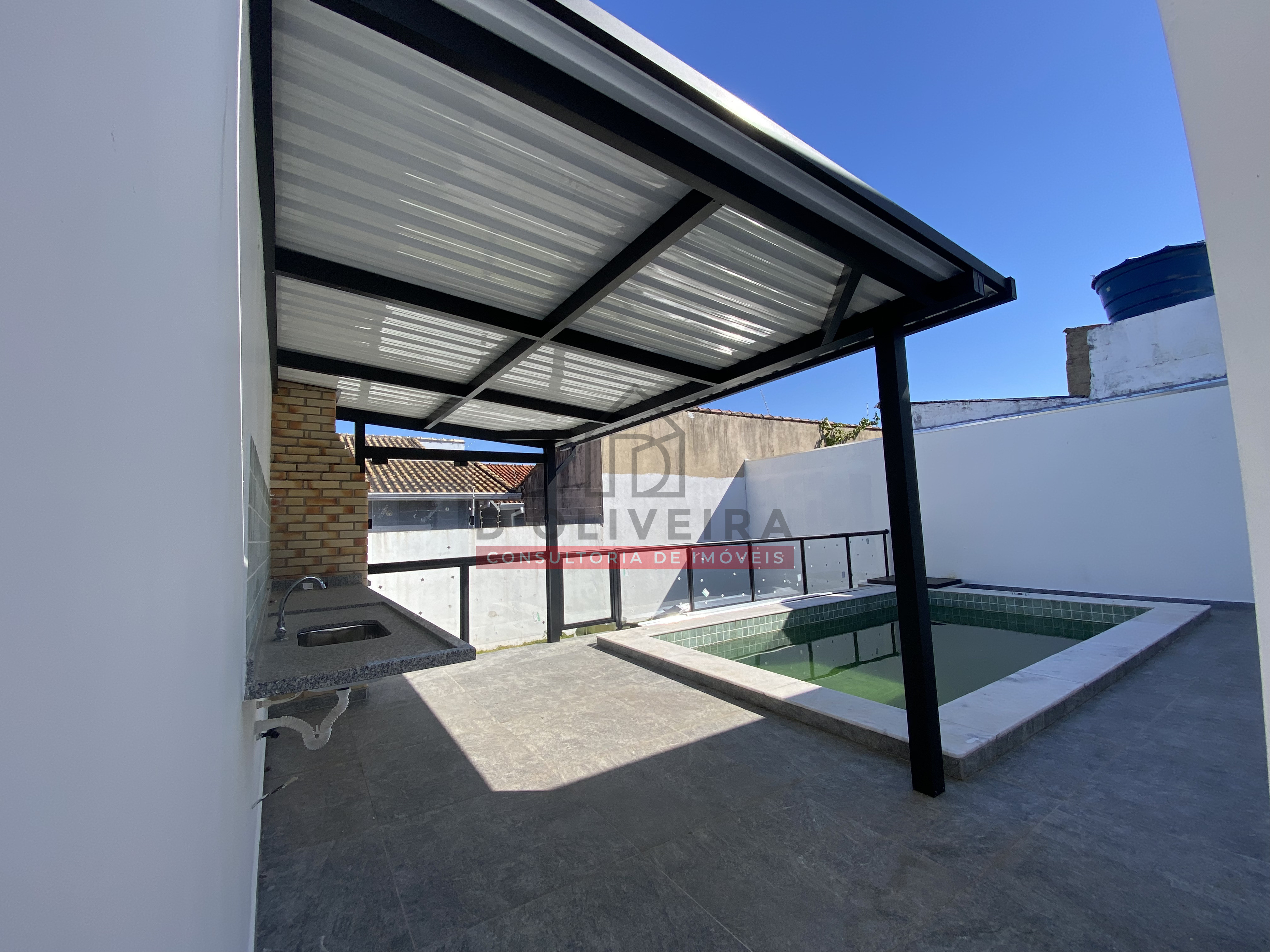 Casa térrea com piscina e 3 suítes à venda no Balneário Samburá - Peruíbe - SP