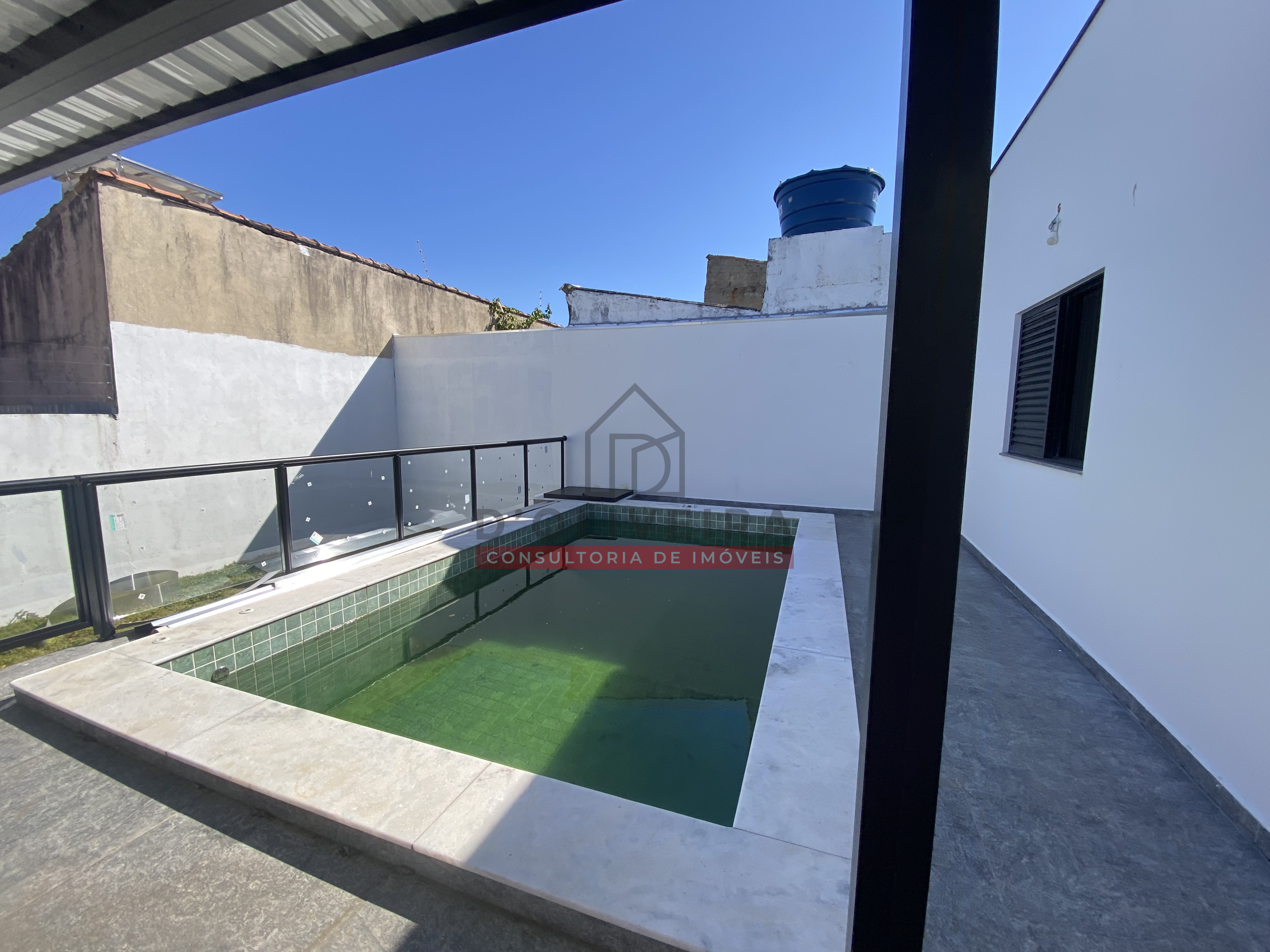 Casa térrea com piscina e 3 suítes à venda no Balneário Samburá - Peruíbe - SP