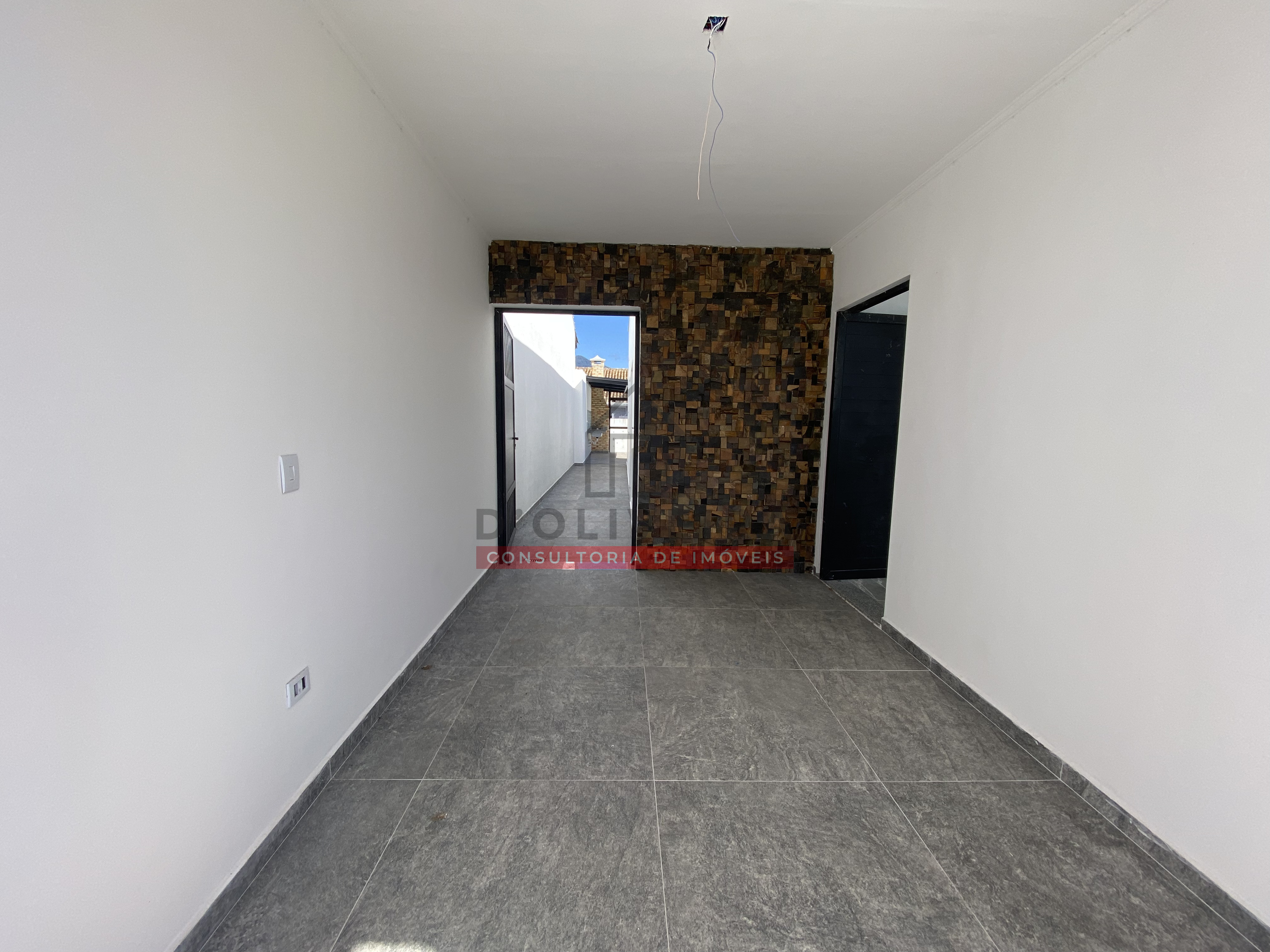 Casa térrea com piscina e 3 suítes à venda no Balneário Samburá - Peruíbe - SP