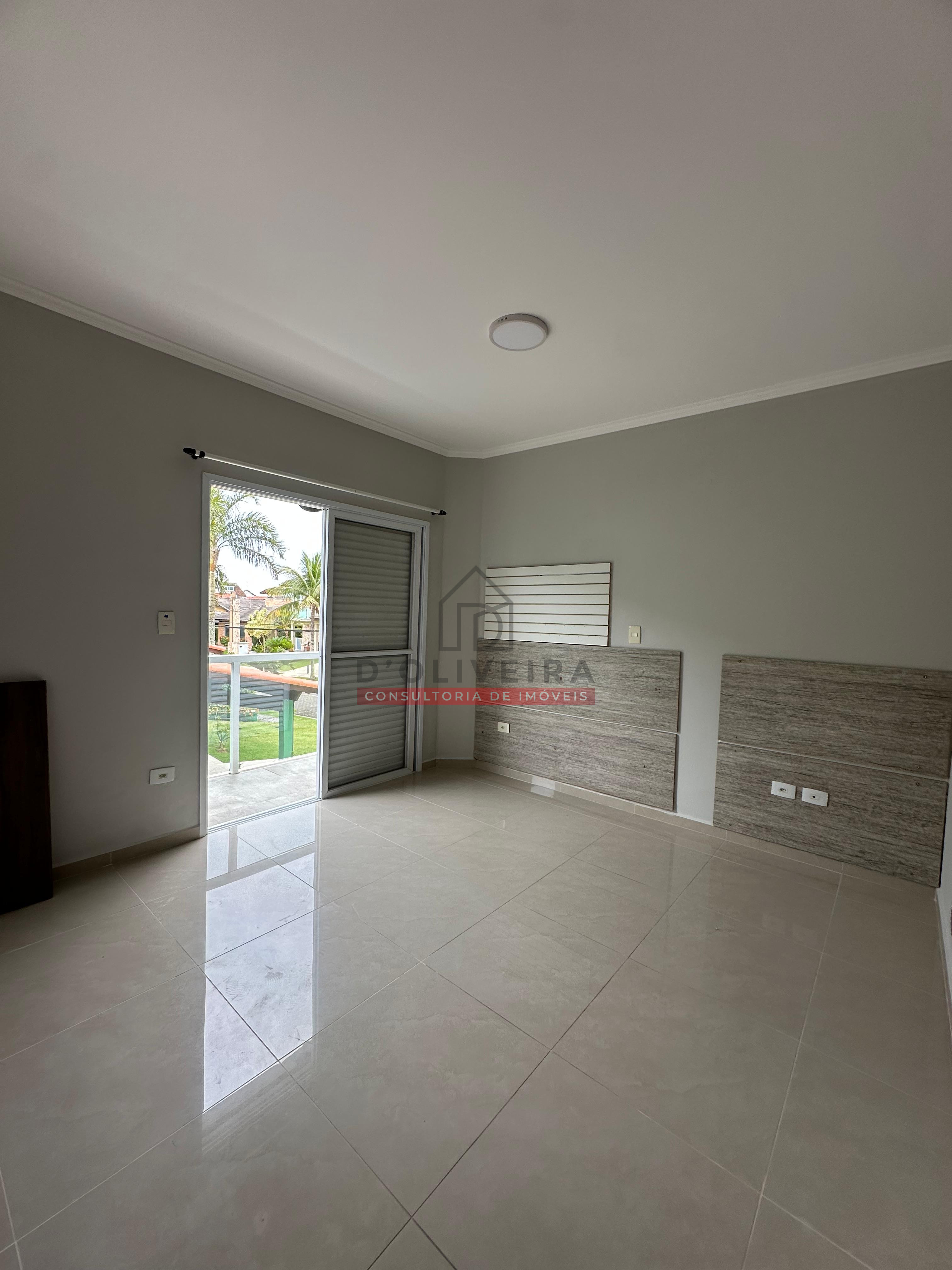 Sobrado moderno à venda no Condomínio Bougainvillée II - Peruíbe - SP