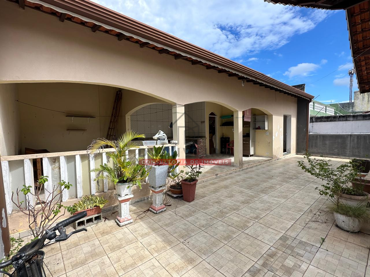 Casa com piscina e churrasqueira na Cidade Nova Peruíbe - Peruíbe - SP