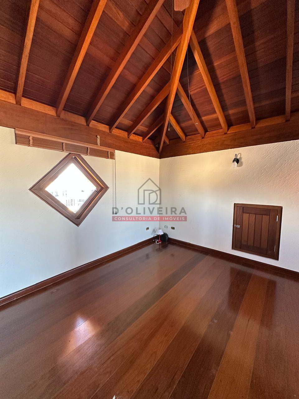 Sobrado de 4 suítes e piscina aquecida no Bougainville Residencial II - Peruíbe - SP