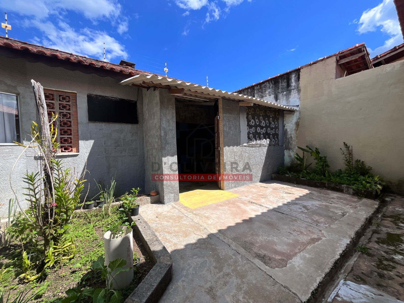 Casa térrea com piscina à venda no Belmira Novaes - Peruíbe - SP