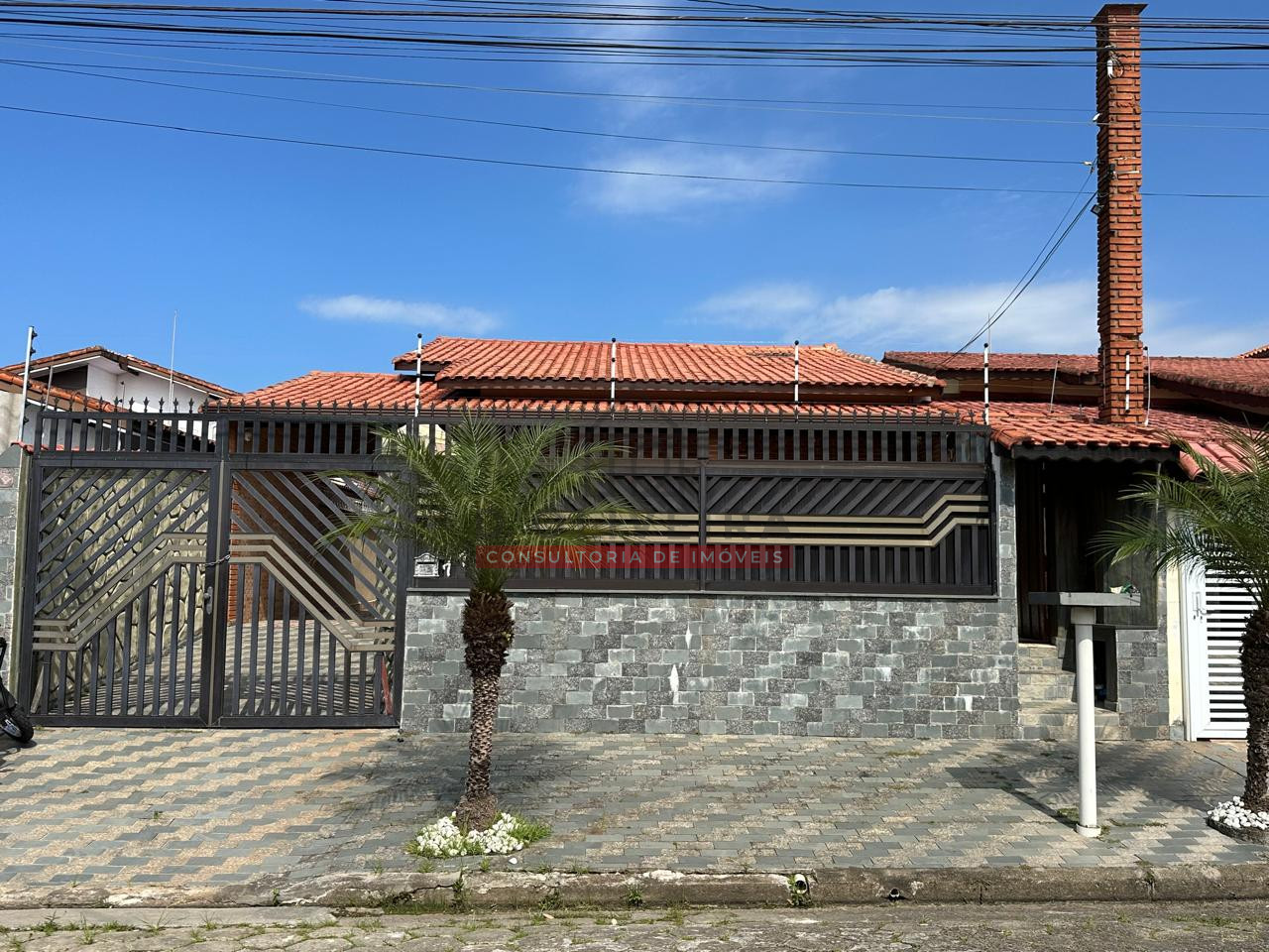Casa com piscina e churrasqueira à venda no Balneário Oásis - Peruíbe - SP