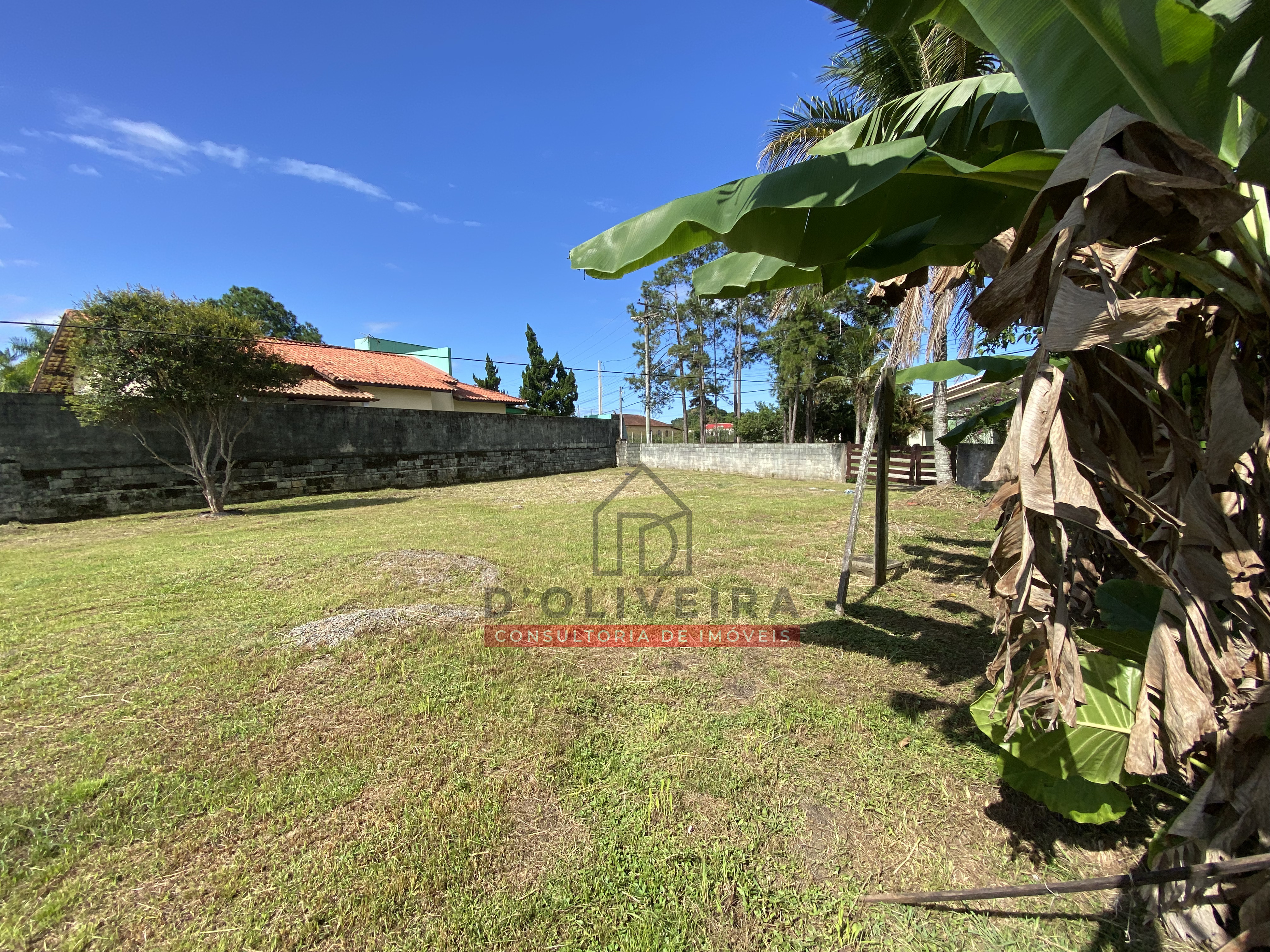 Casa em três terrenos à venda na Estância São Marcos - Peruíbe - SP