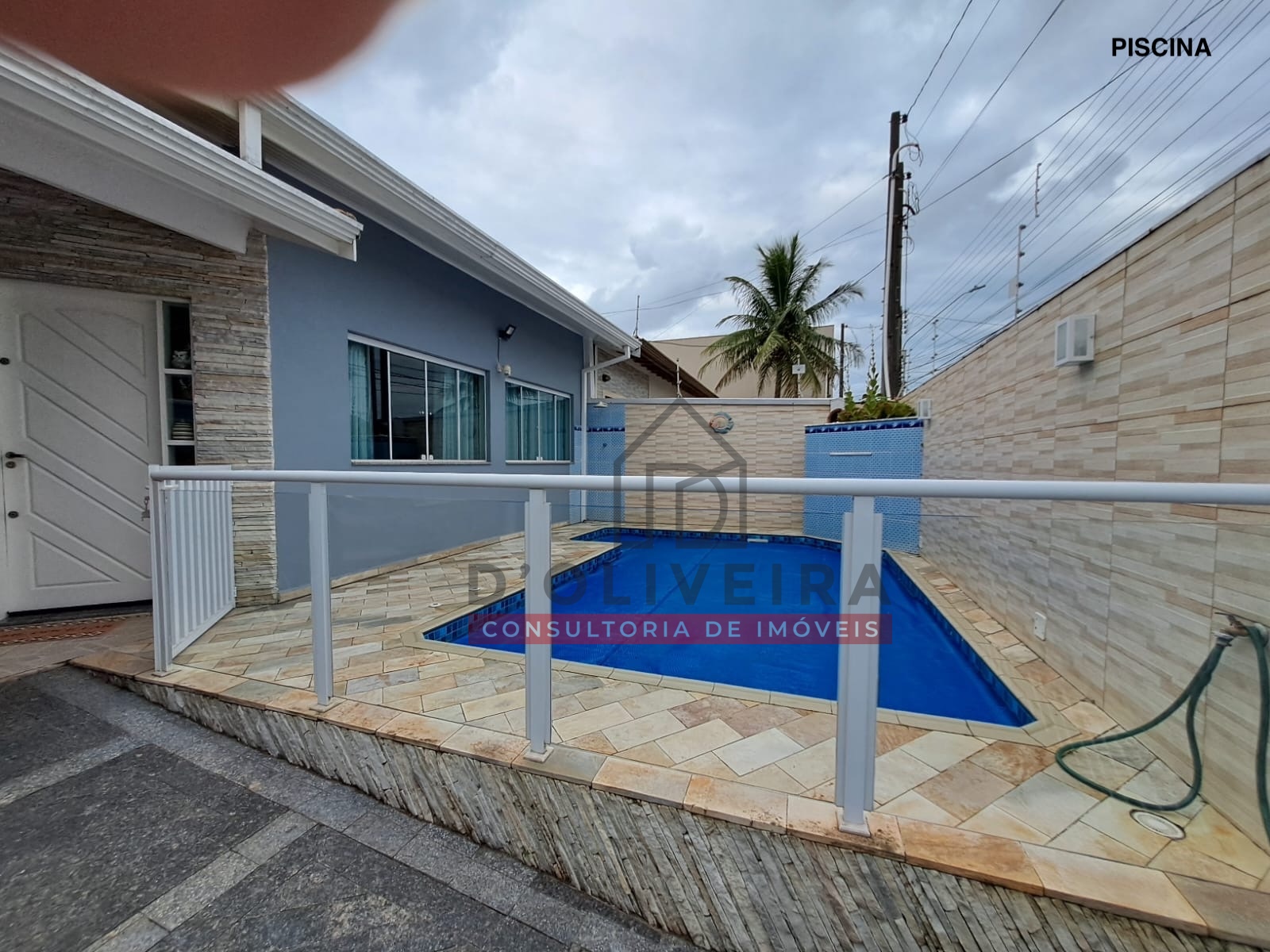 Casa térrea com piscina à venda no Três Marias - Peruíbe - SP