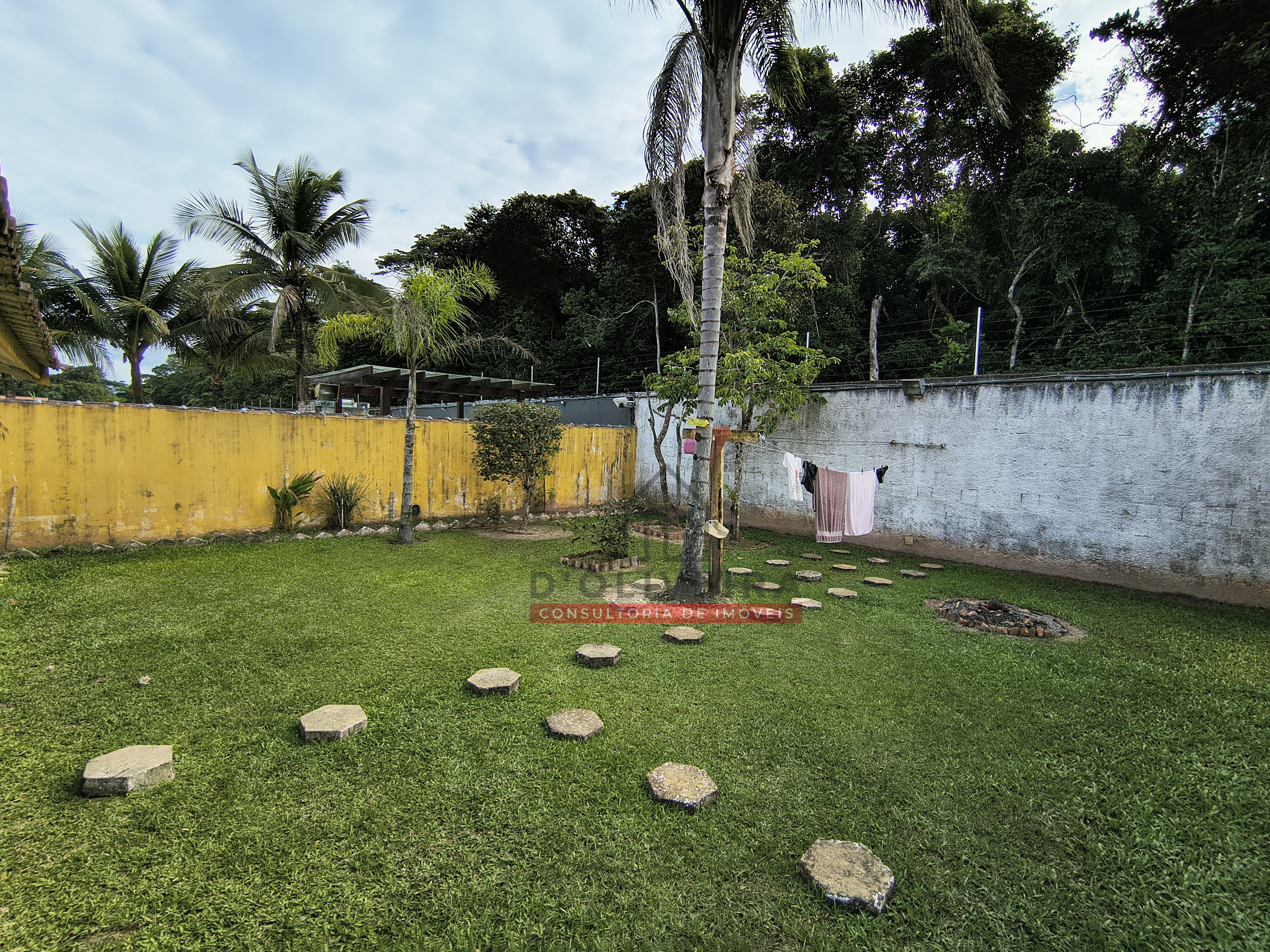 Sobrado com piscina à venda no Bougainvillée V - Peruíbe - SP