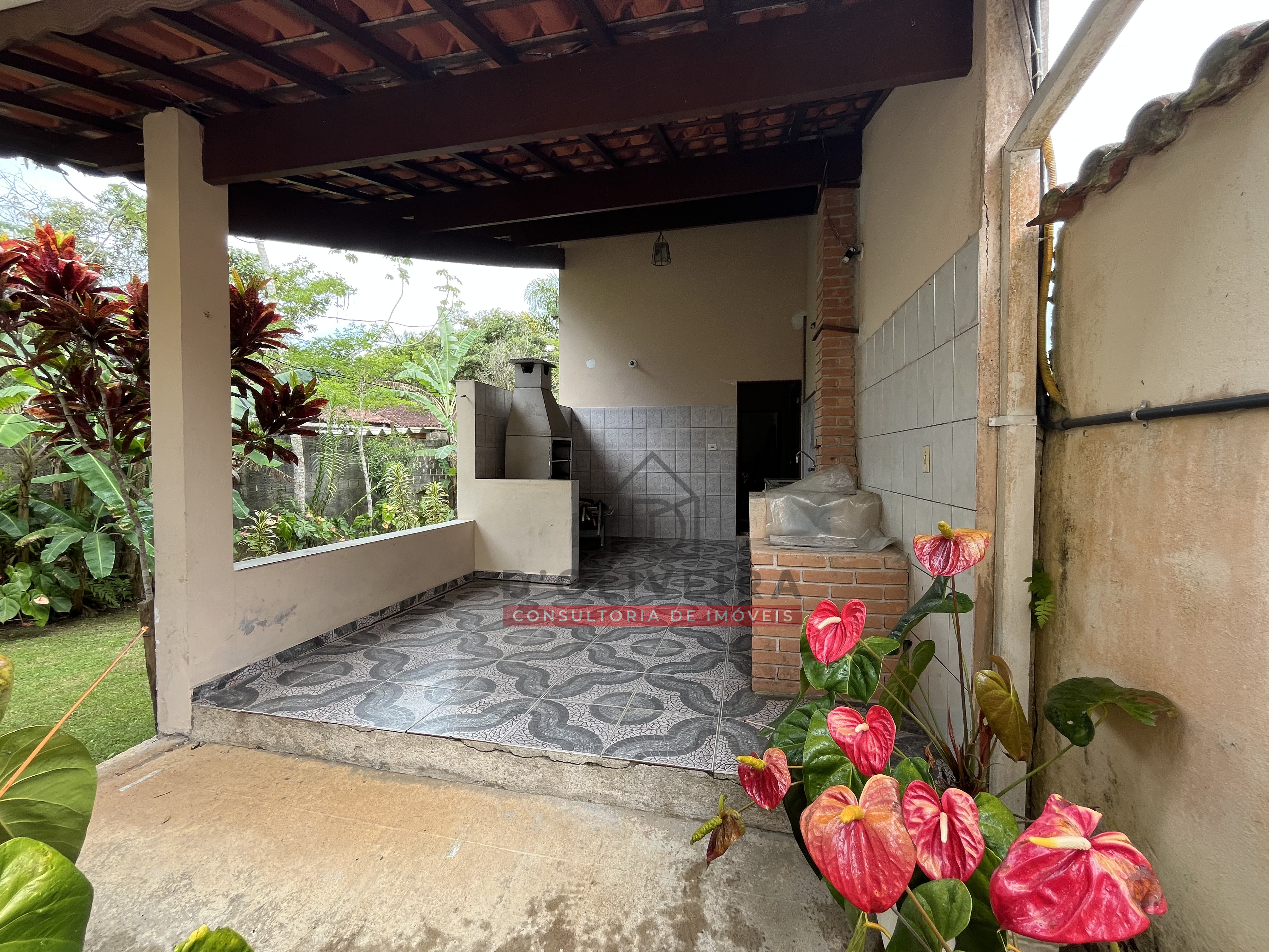 Sobrado com quintal amplo à venda no Guaraú - Peruíbe - SP