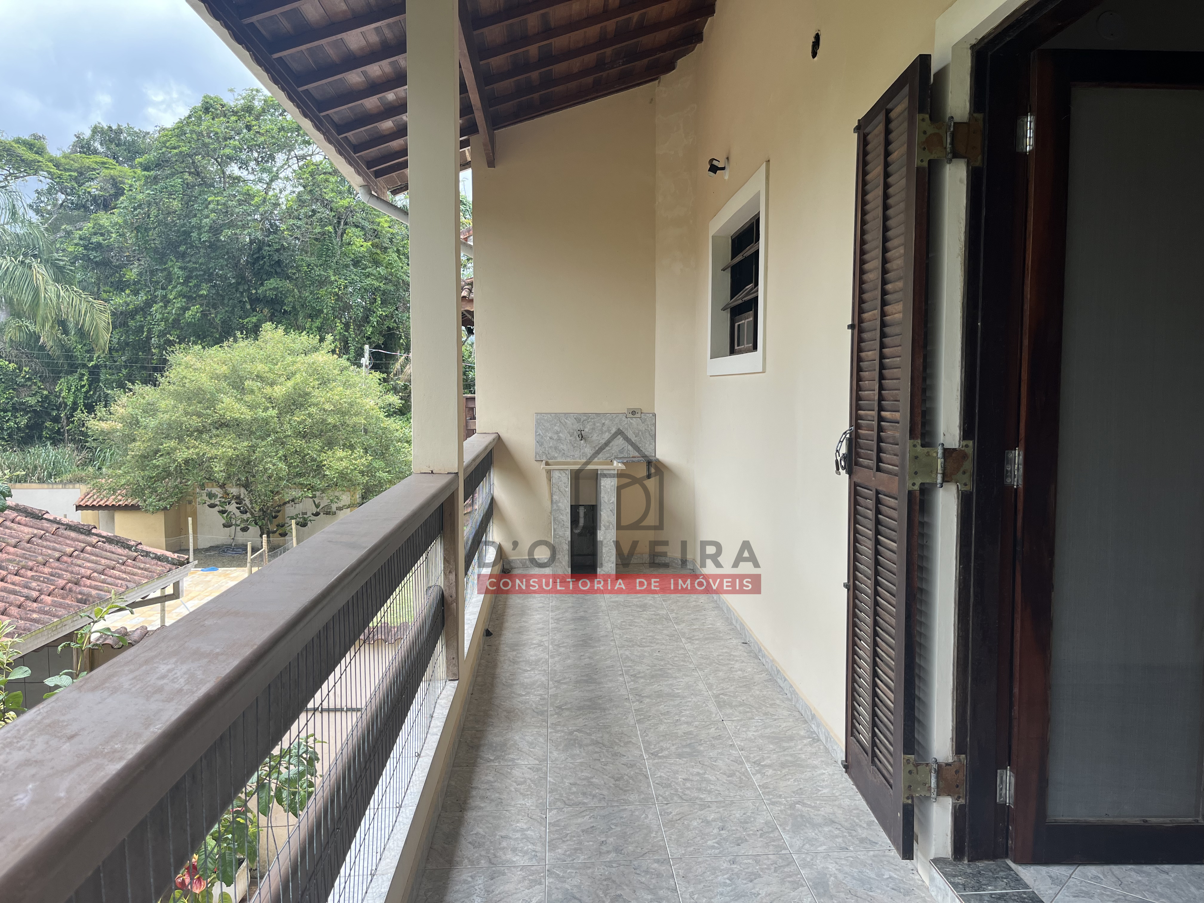 Sobrado com quintal amplo à venda no Guaraú - Peruíbe - SP